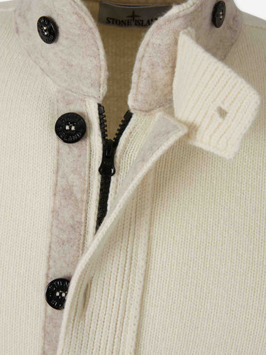 Stone Island Hombre Barcelona Cárdigan Cuello Alto color Marfil sku 543-001137 02 - Foto 3