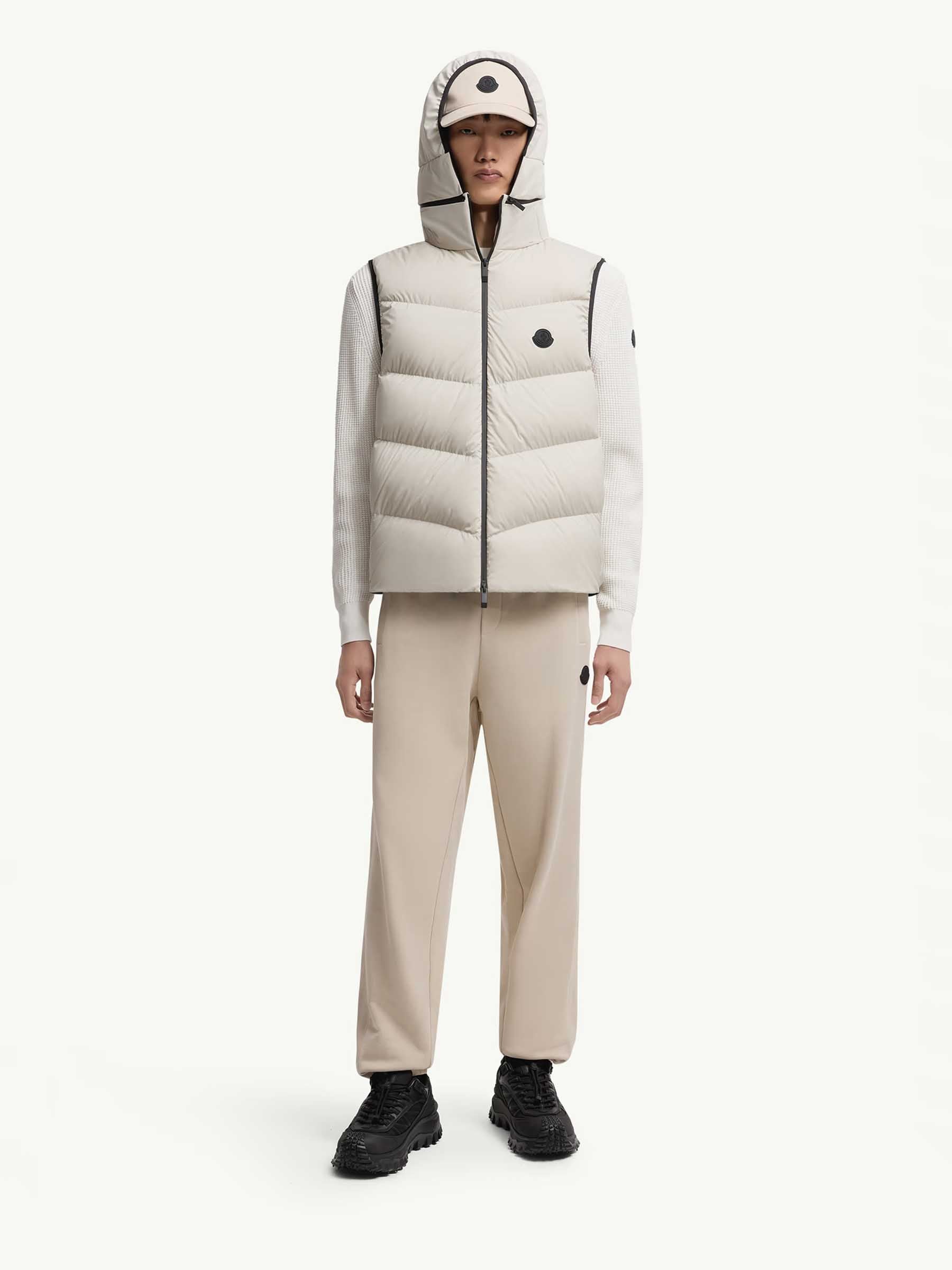Moncler Hombre Barcelona Chaleco Plumón Guersac color Beige sku 544-000599 01 - Foto 2