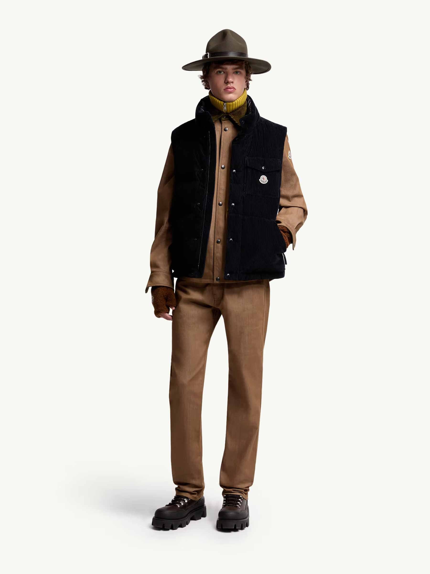 Moncler Hombre Barcelona Chaleco Pana Agen color Azul Marino sku 544-000604 01 - Foto 2