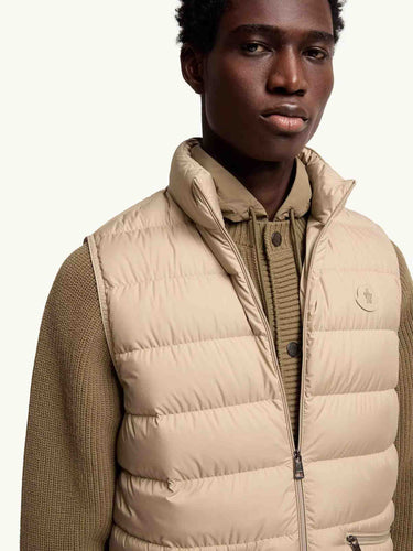 Moncler Hombre Barcelona Chaleco Plumífero Treompan color Camel sku 544-000634 01 - Foto 4