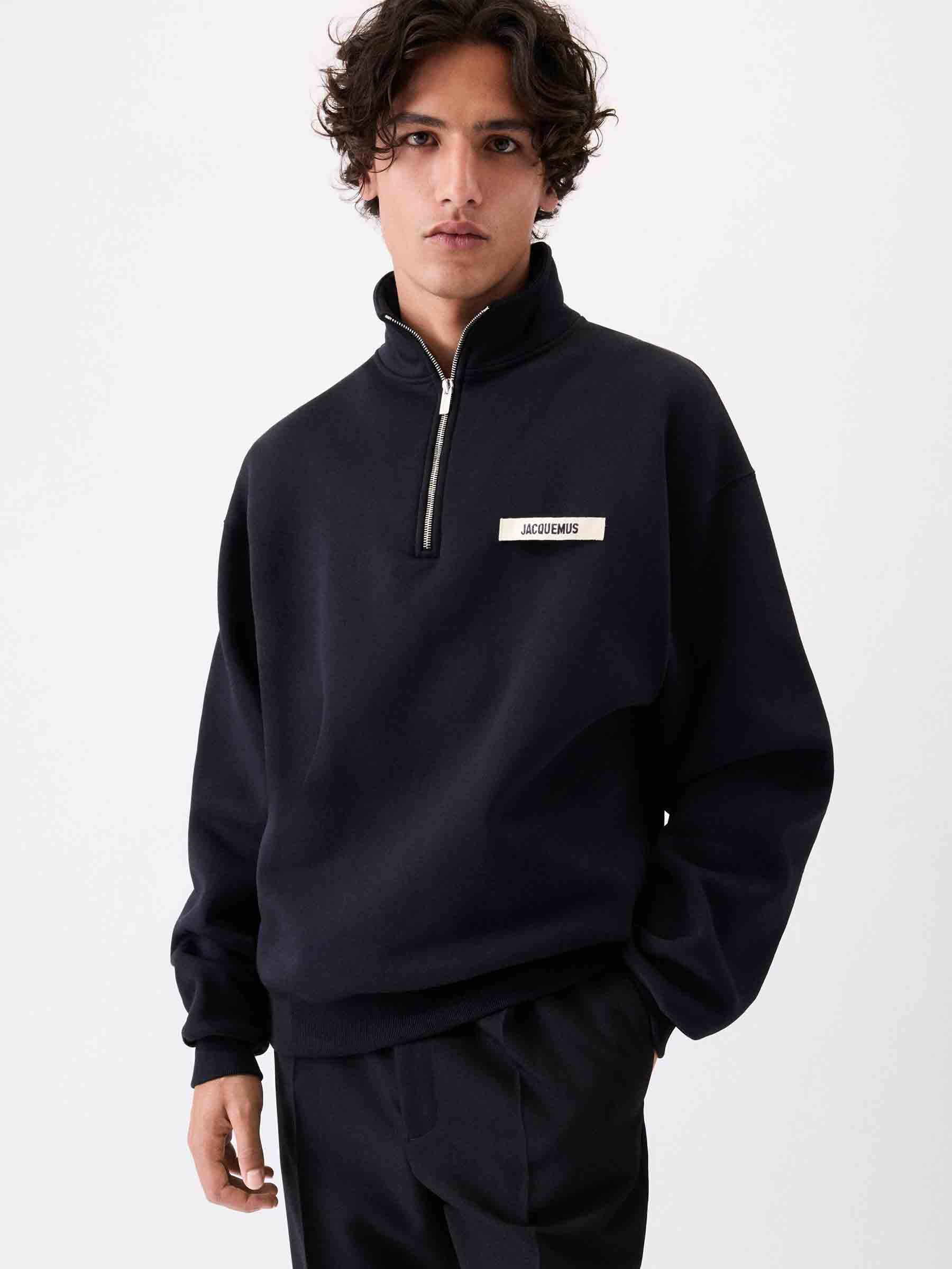 Jacquemus Hombre Barcelona Sudadera Gros Grain color Negro sku 545-001889 02 - Foto 2