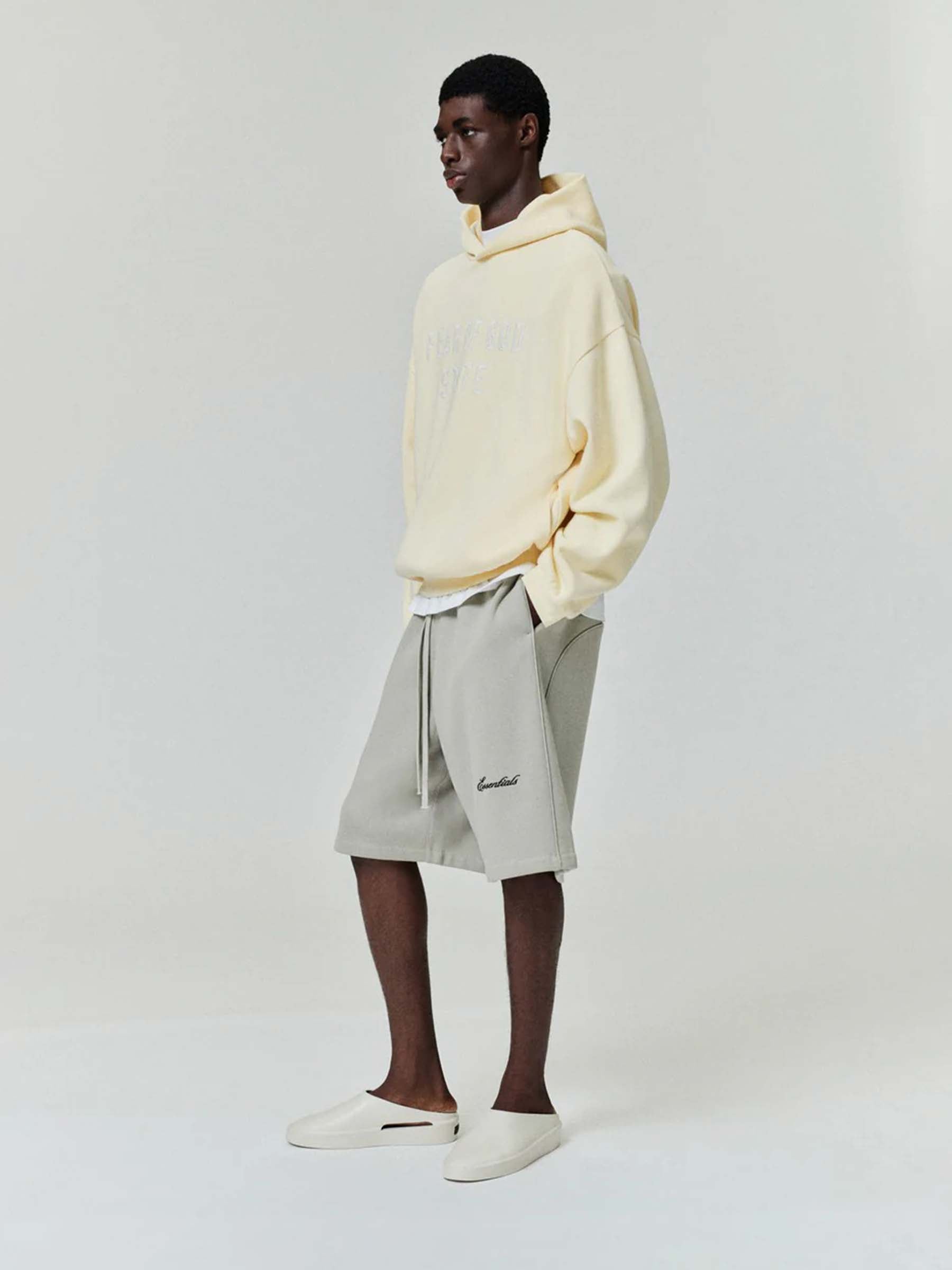 Fear of God Essentials Hombre Barcelona Sudadera con Capucha color Amarillo sku 545-001928 01 - Foto 2