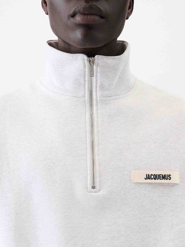 Jacquemus  Barcelona Sudadera Gros Grain color Gris sku 545-002061 01 - Foto 4