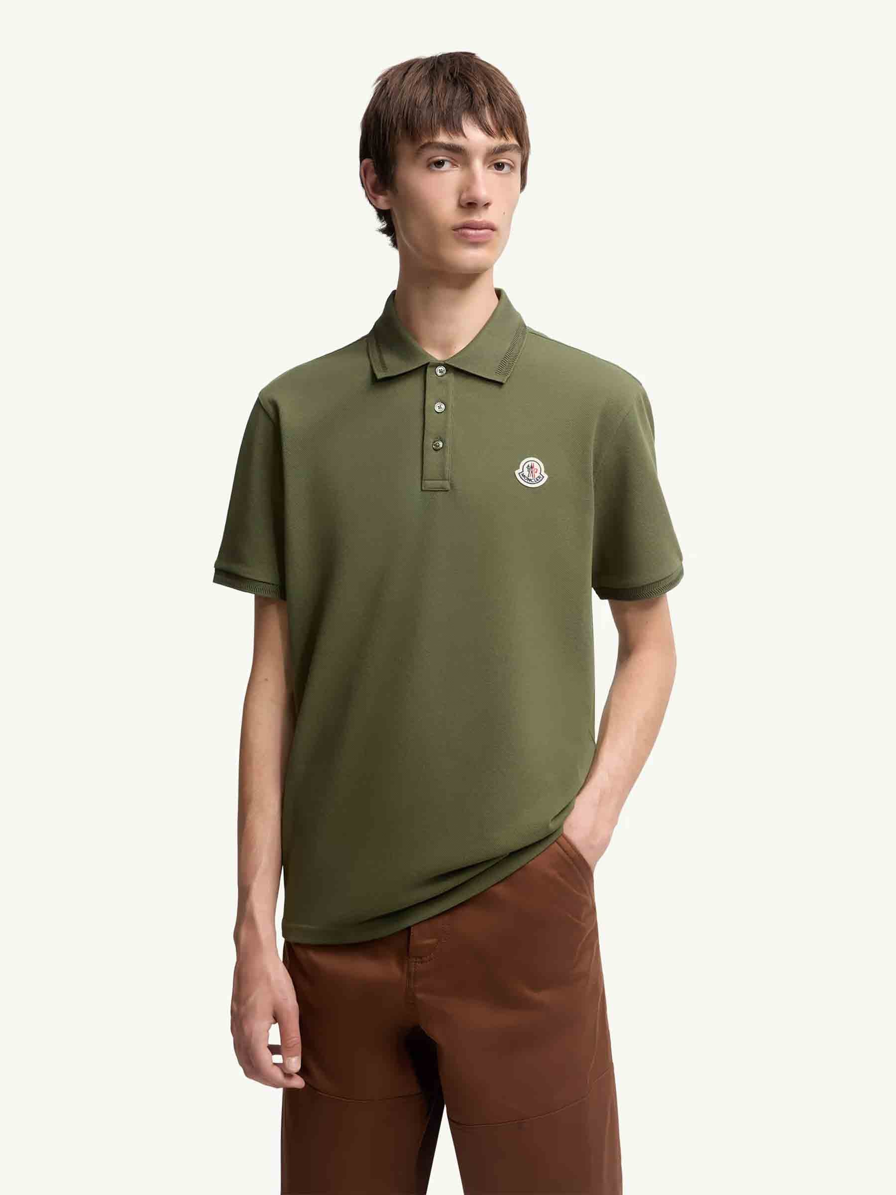 Moncler Hombre Barcelona Polo Piqué Algodón color Verde Militar sku 552-001644 03 - Foto 2