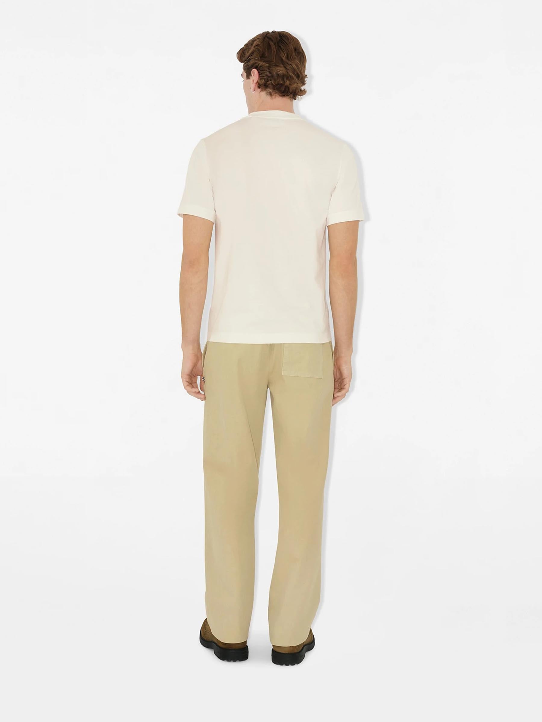 Burberry Hombre Barcelona Camiseta Estampado Algodón color Crema sku 553-004302 01 - Foto 2