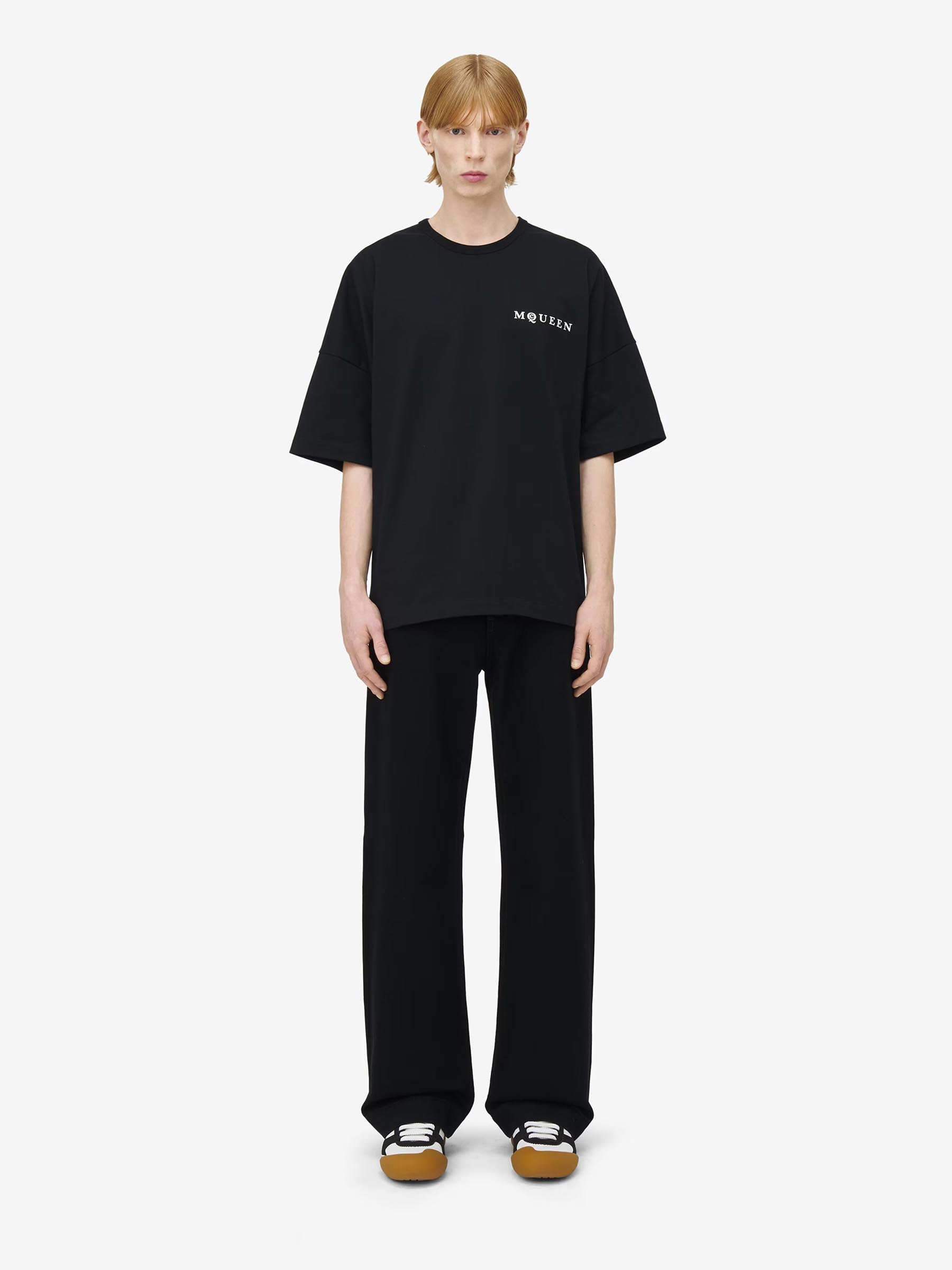 McQueen Hombre Barcelona Camiseta Oversized Logo color Negro sku 553-004312 01 - Foto 2