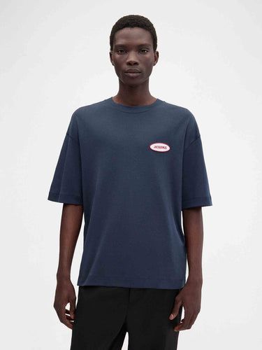 Jacquemus Hombre Barcelona Camiseta Stazione color Azul Noche sku 553-004334 01 - Foto 2