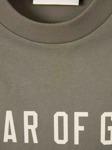Fear of God Essentials Hombre Barcelona Camiseta Cuello Redondo color Verde Militar sku 553-004405 01 - Foto 3