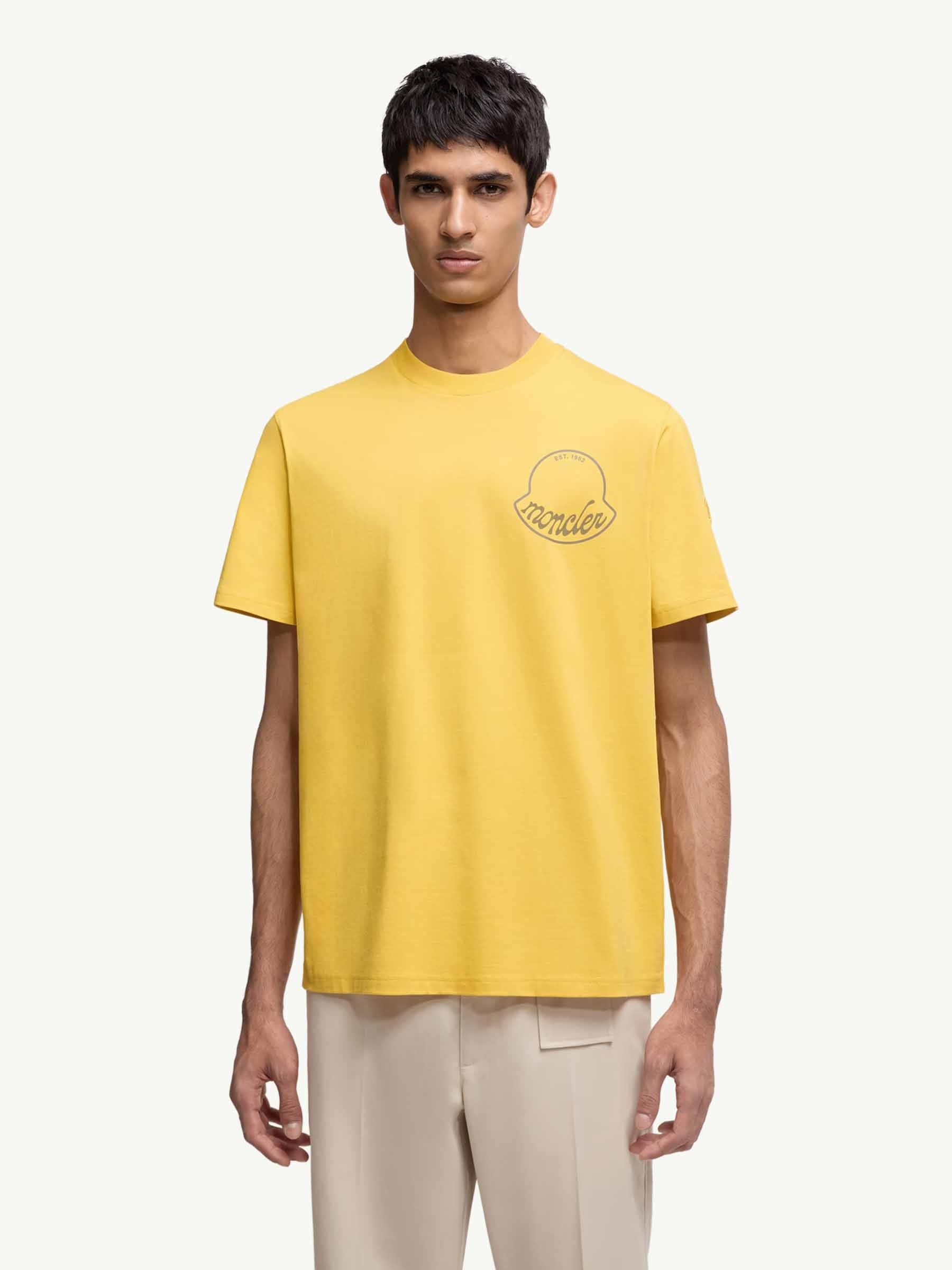 Moncler Hombre Barcelona Camiseta Algodón color Amarillo sku 553-004421 02 - Foto 2