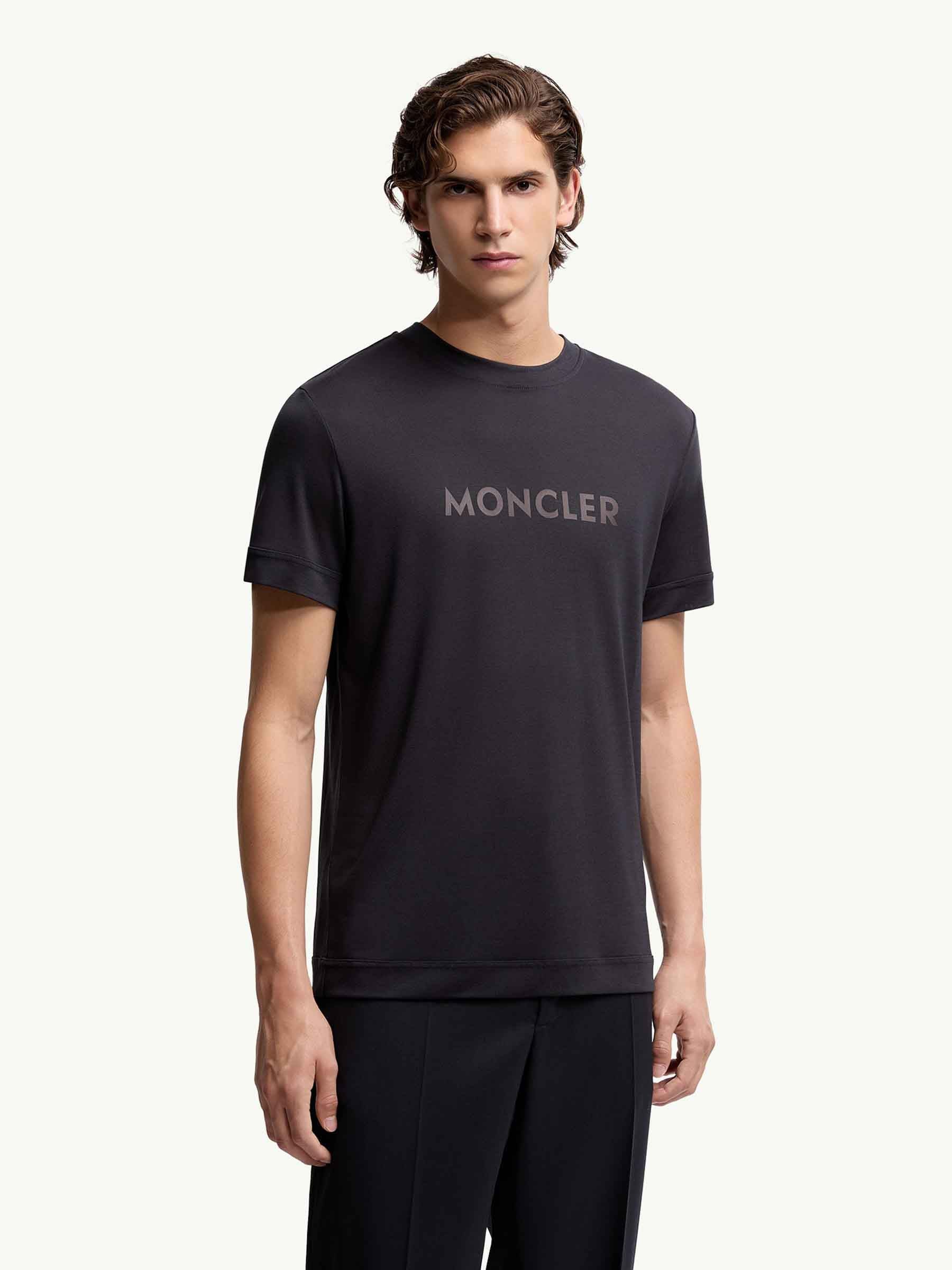 Moncler Hombre Barcelona Camiseta Logotipo color Azul Noche sku 553-004424 01 - Foto 2