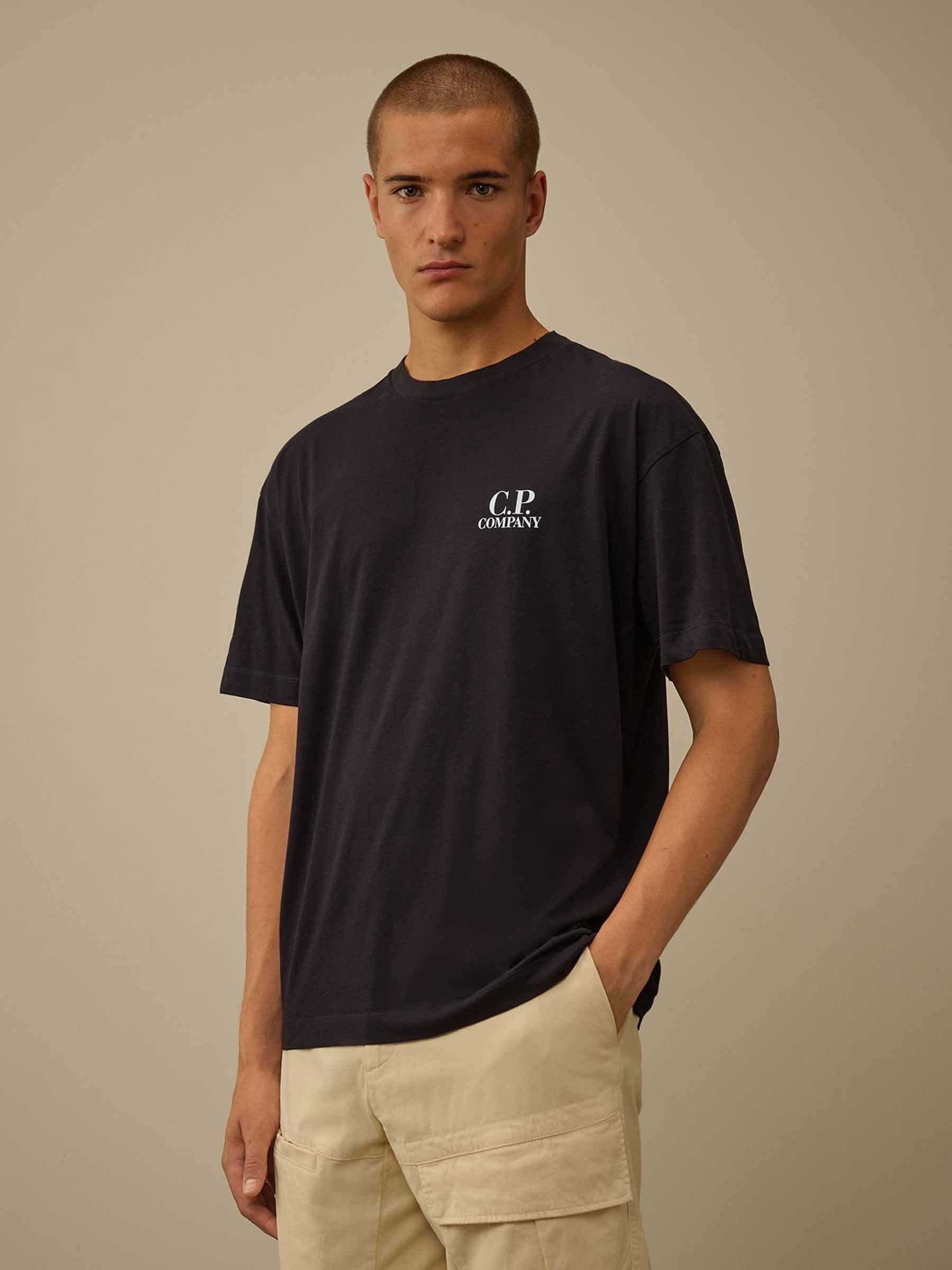 C.P. Company Hombre Barcelona Camiseta Cuello Redondo color Azul Noche sku 553-004491 03 - Foto 2