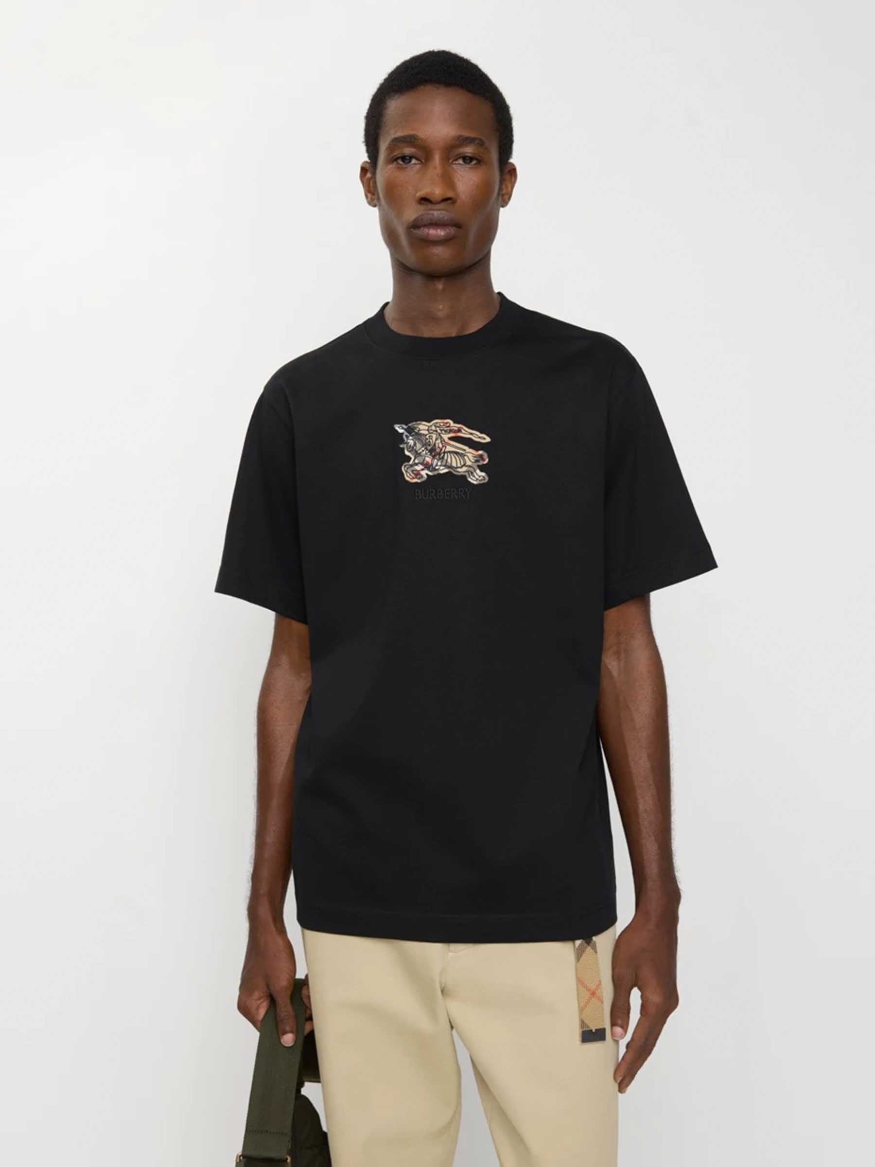 Burberry Hombre Barcelona Camiseta Logo Algodón color Gris Piedra sku 553-004503 01 - Foto 2