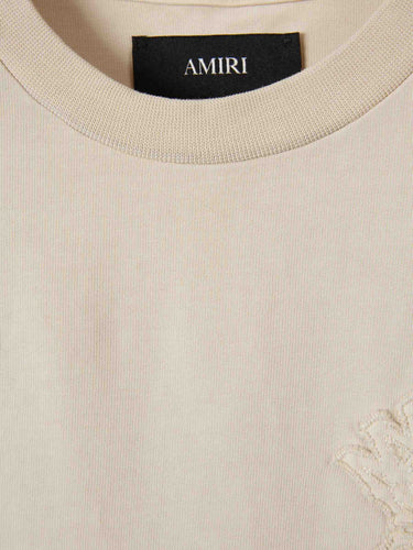 Amiri Hombre Barcelona Camiseta Cuello Redondo color Crema sku 553-004610 01 - Foto 3