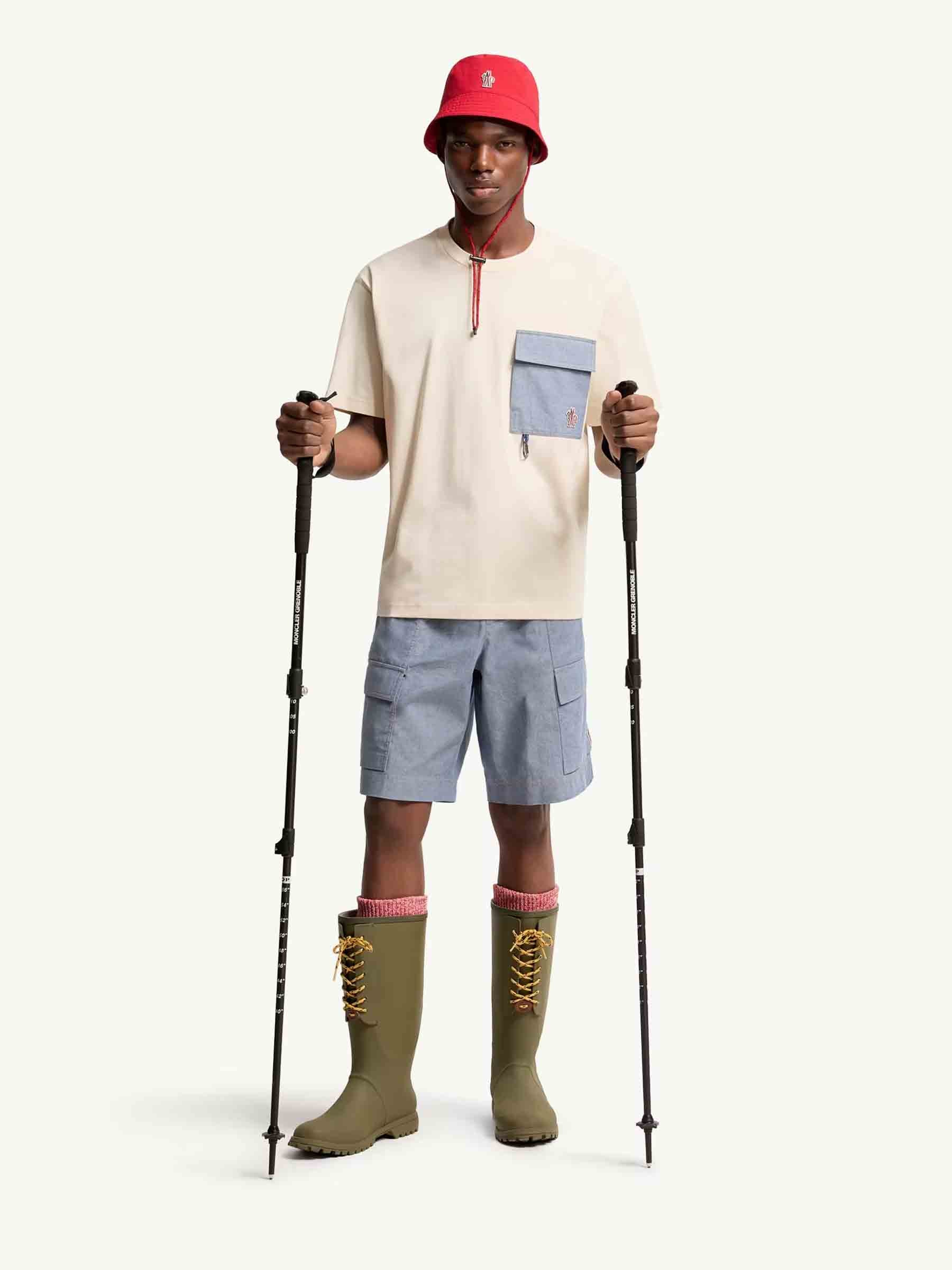 Moncler Grenoble Hombre Barcelona Camiseta con bolsillo de tejido vaquero color Beige sku 553-004644 01 - Foto 2