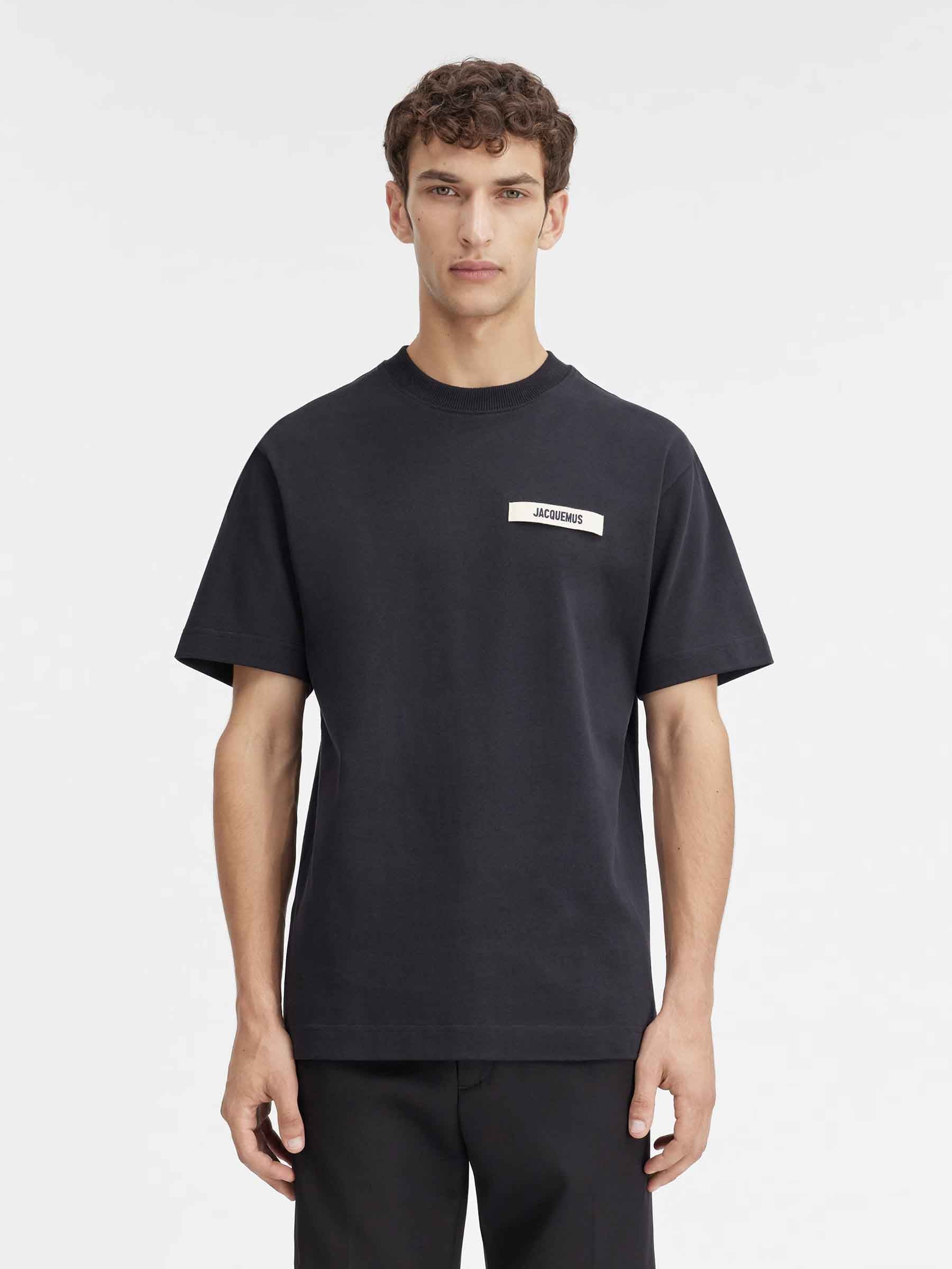 Jacquemus Hombre Barcelona Camiseta Gros Grain color Negro sku 553-004682 01 - Foto 2