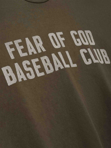 Fear of God Hombre Barcelona Camiseta Baseball Club color Verde Militar sku 553-004802 01 - Foto 3