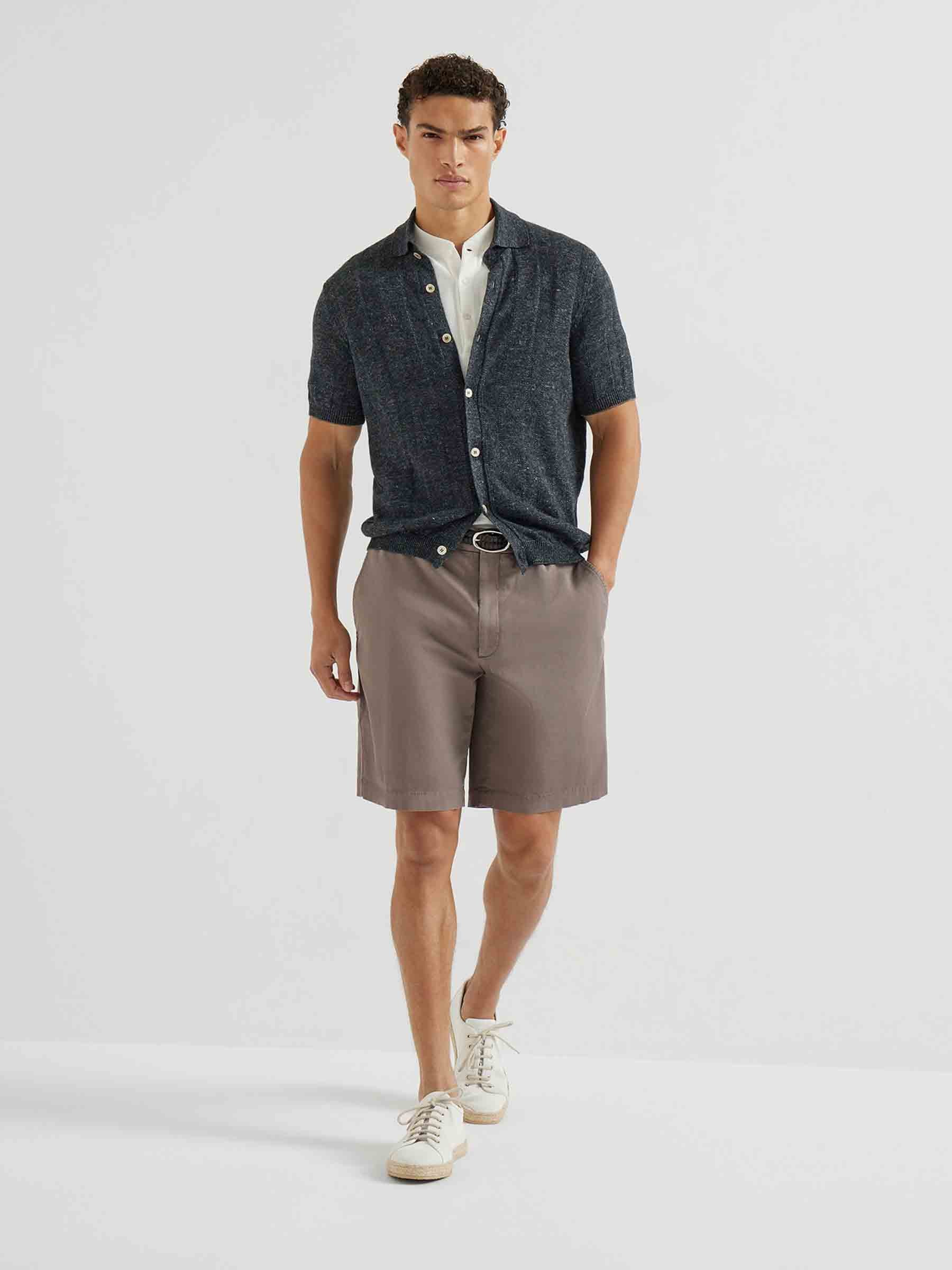 Brunello Cucinelli Hombre Barcelona Polo Abotonado Lino color Azul Noche sku 555-000006 01 - Foto 2