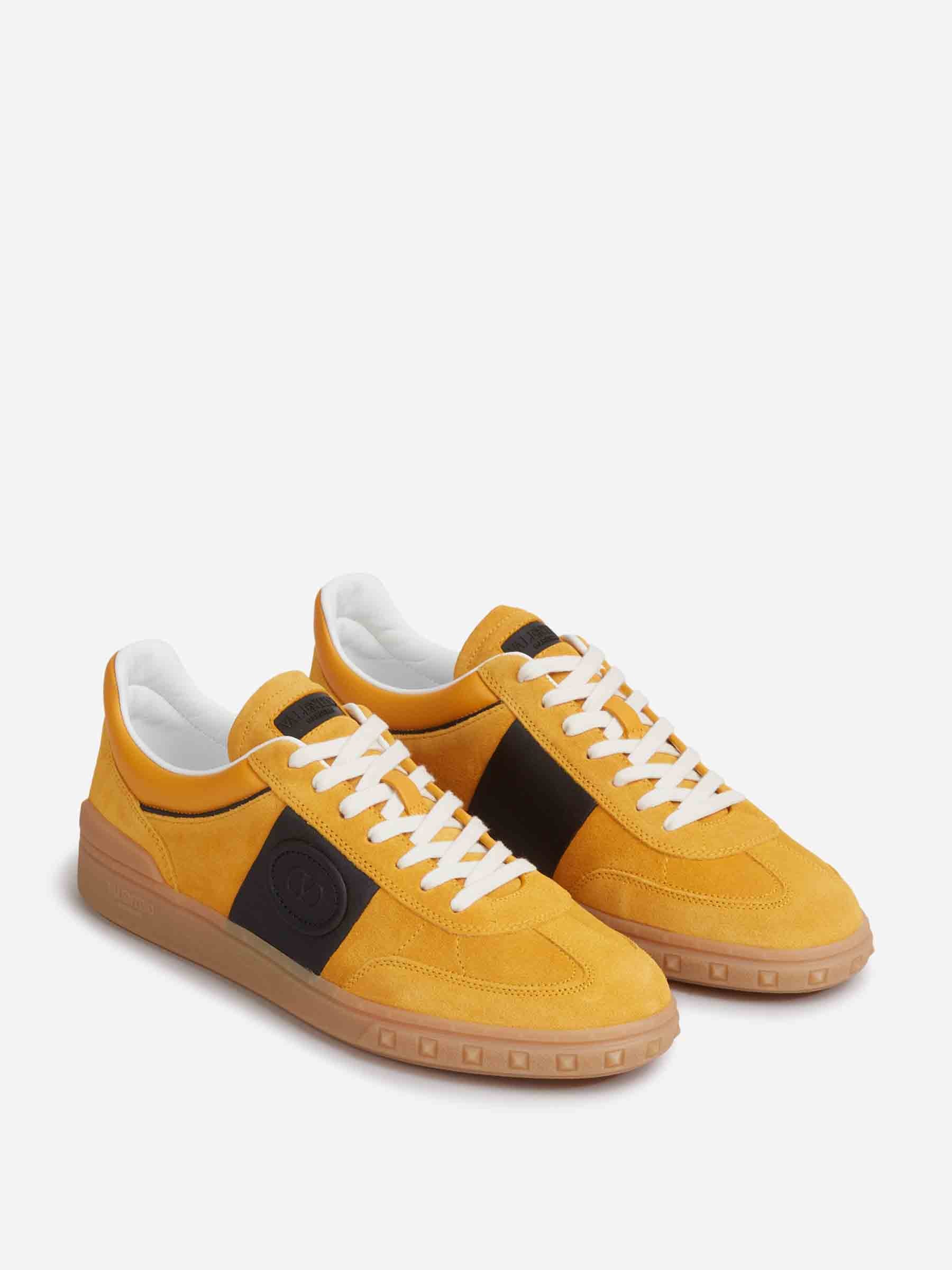 Valentino Garavani Hombre Barcelona Sneakers Upvillage Bajas color Amarillo sku 616-003004 03 - Foto 2