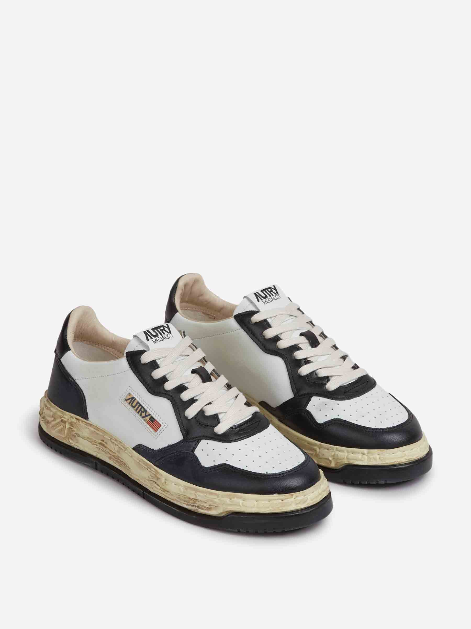 Autry Hombre Barcelona Sneakers Supervint Low color Blanco Y Negro sku 616-003144 03 - Foto 2