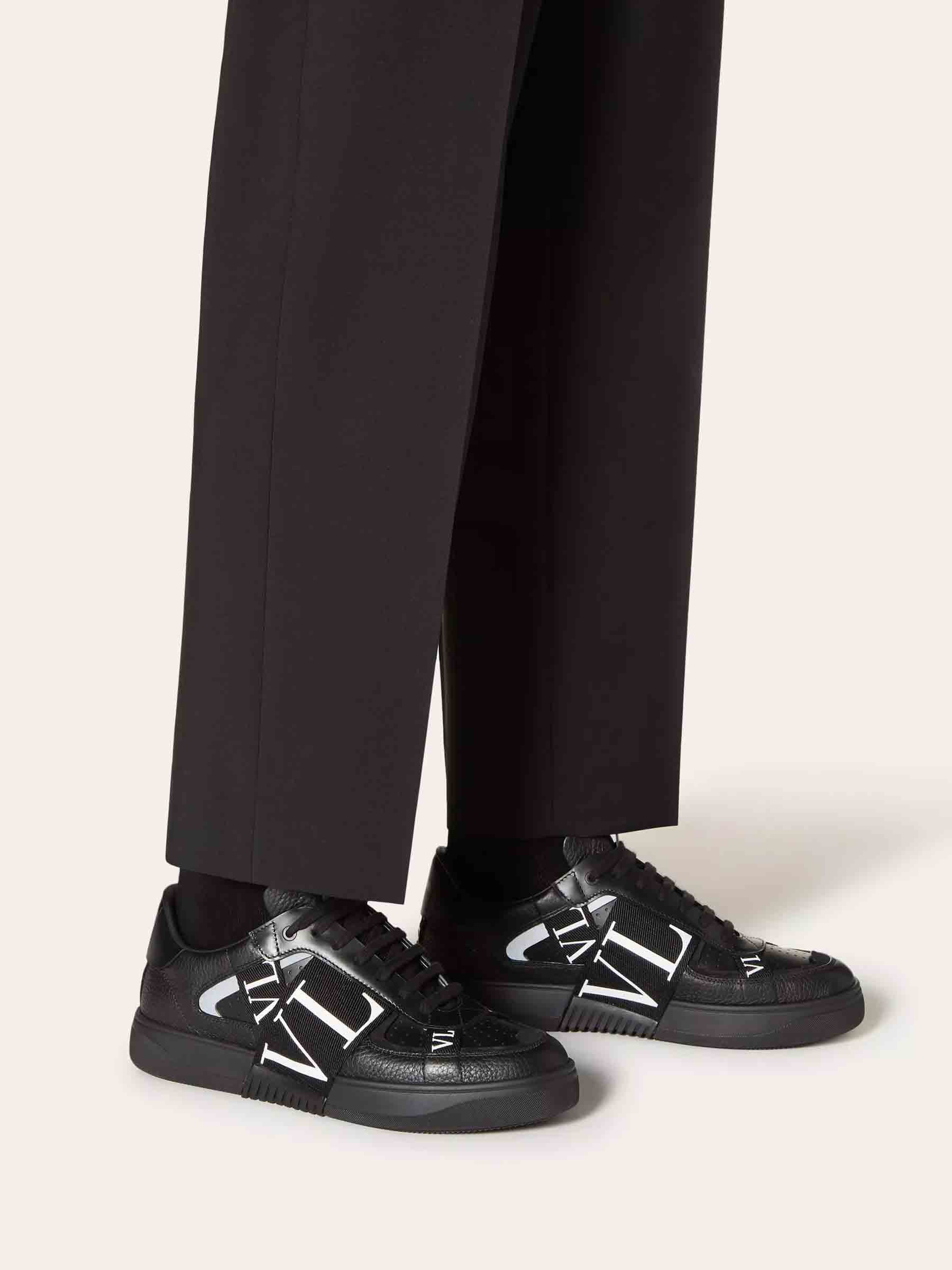 Valentino Garavani Hombre Barcelona Sneakers Cintas VLTN color Negro sku 616-003147 01 - Foto 2