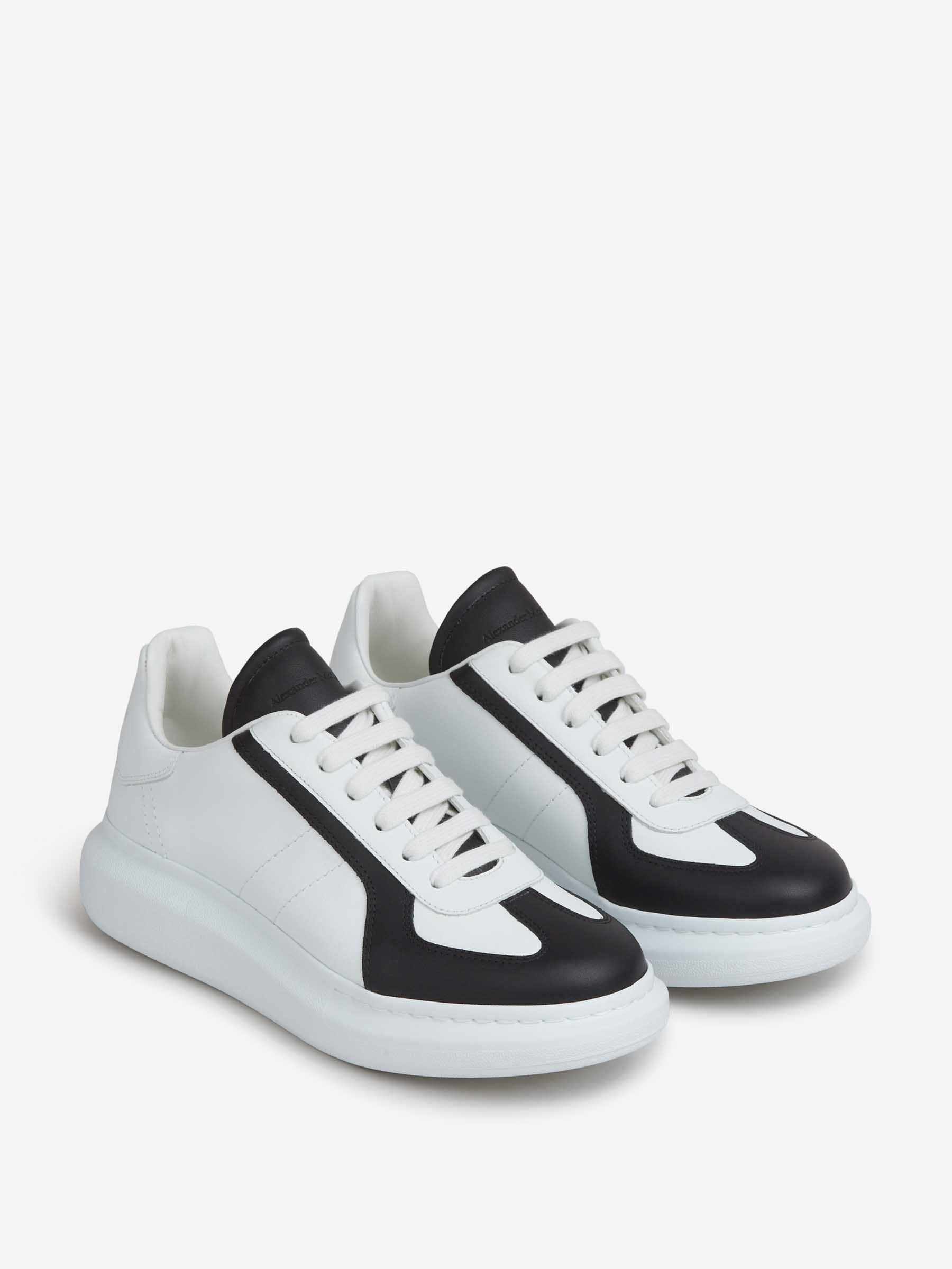 McQueen Hombre Barcelona Sneakers Oversized Piel color Blanco Y Negro sku 616-003388 01 - Foto 2