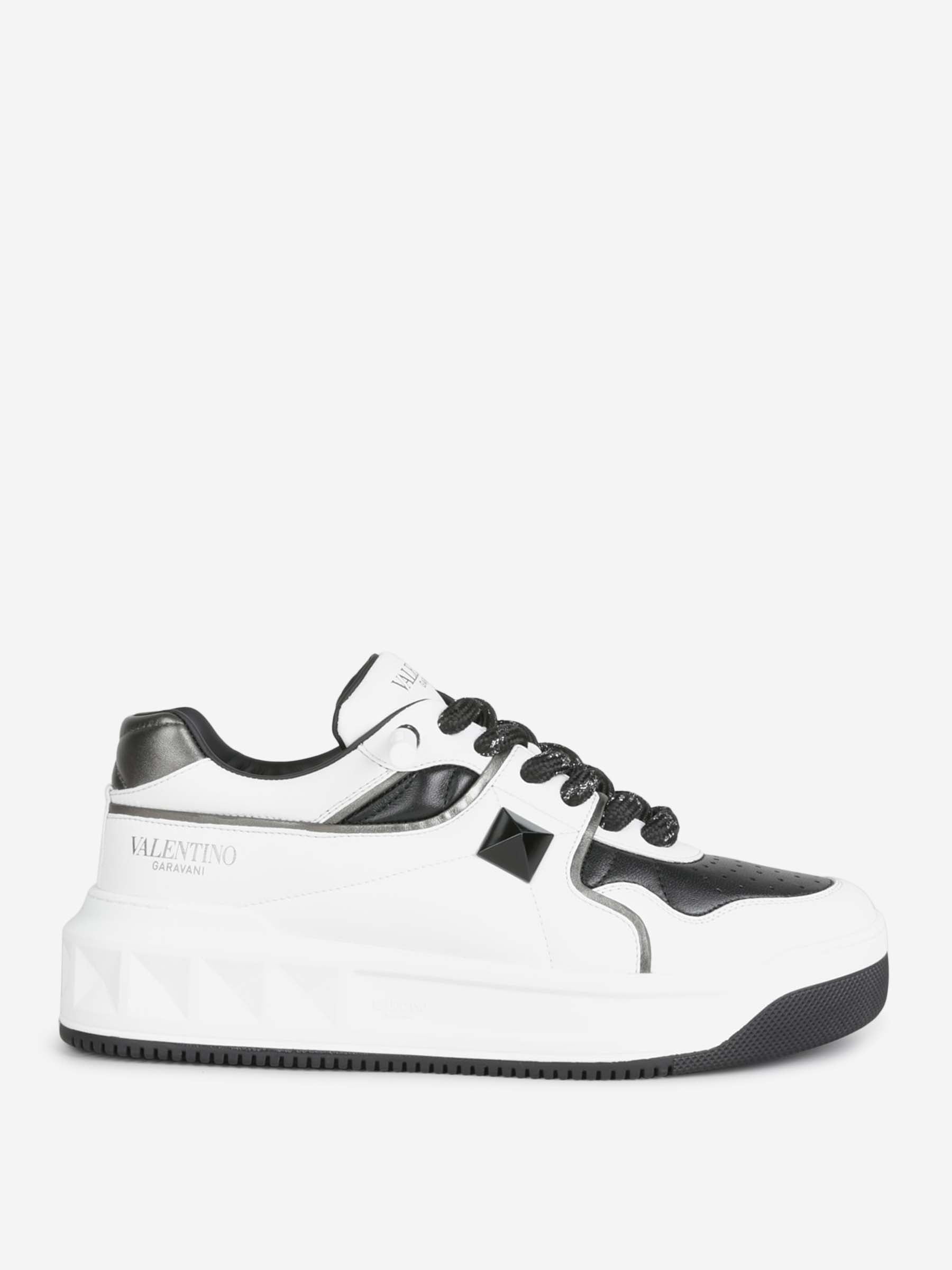 Valentino Garavani Hombre Barcelona Sneakers One Stud color Blanco Y Negro sku 616-003417 01 - Foto 1