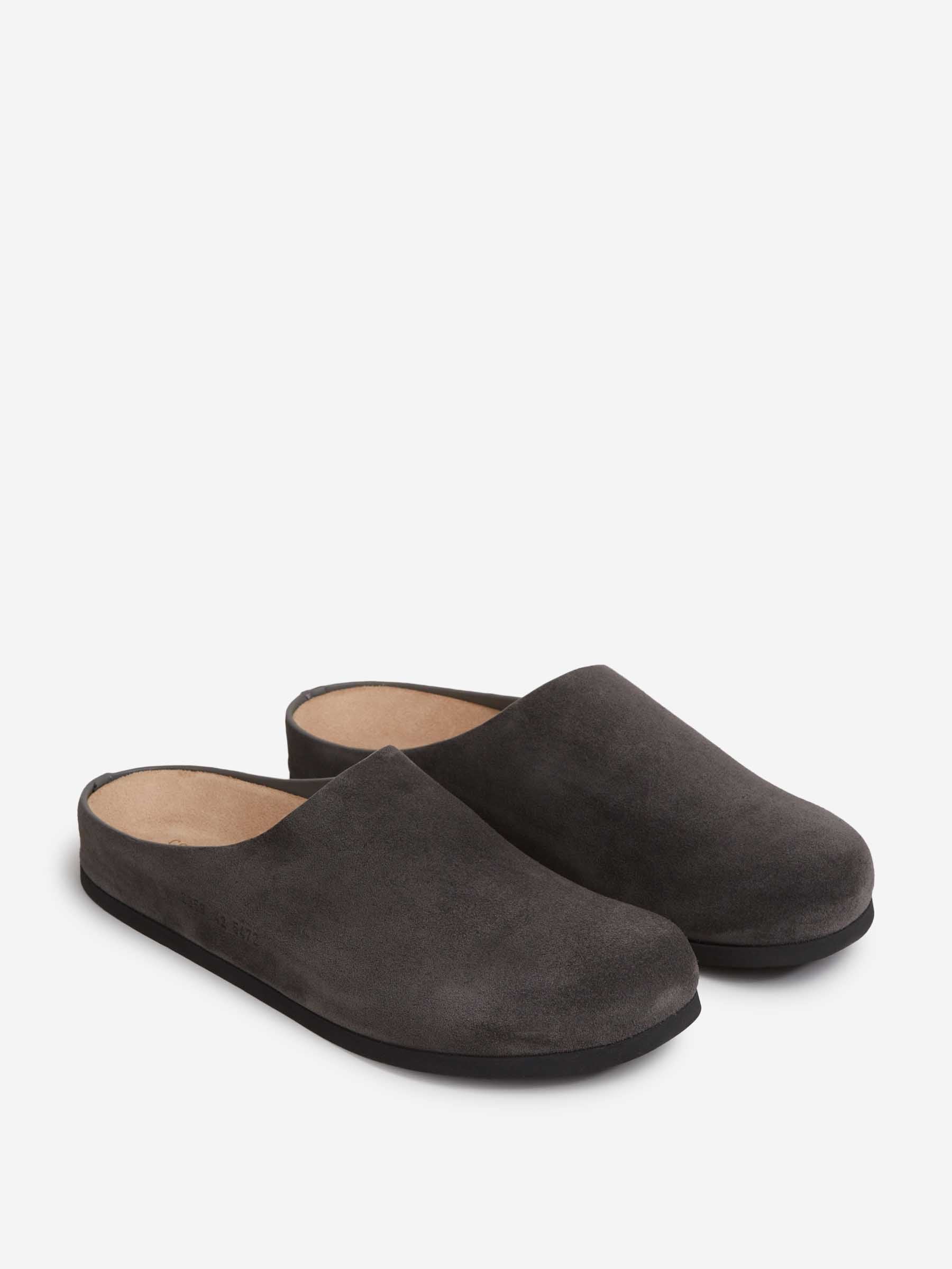Common Projects Hombre Barcelona Zuecos Clog Suede color Gris Oscuro sku 617-000142 01 - Foto 2