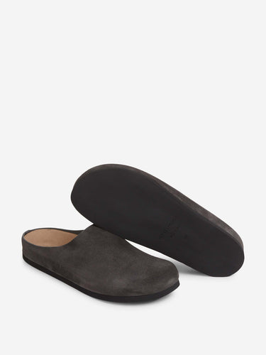 Common Projects Hombre Barcelona Zuecos Clog Suede color Gris Oscuro sku 617-000142 01 - Foto 4