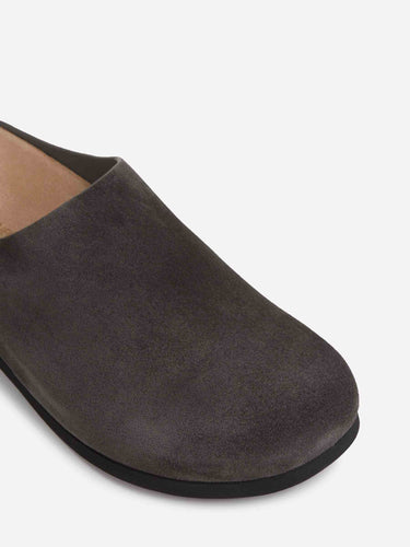 Common Projects Hombre Barcelona Zuecos Clog Suede color Gris Oscuro sku 617-000142 01 - Foto 5