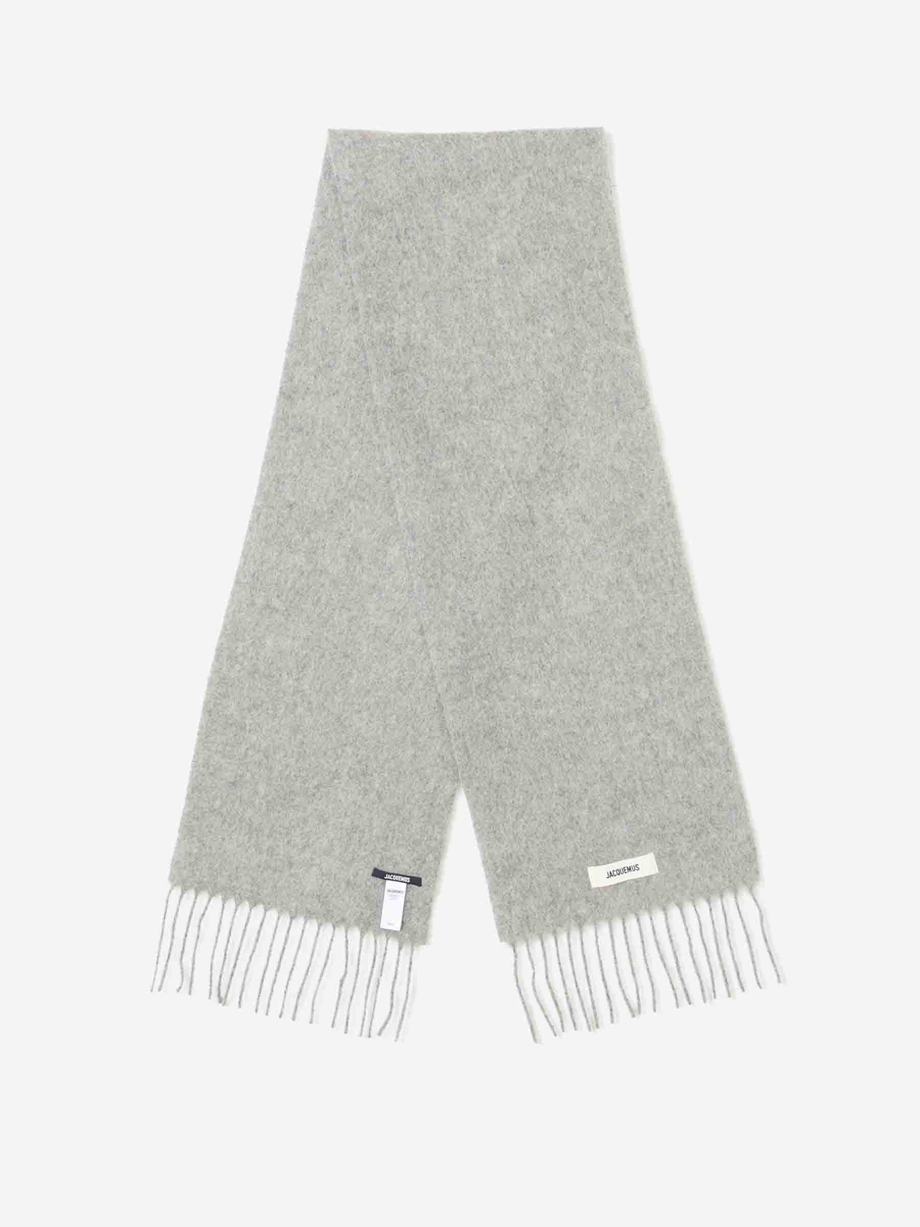 Jacquemus Hombre Barcelona Bufanda L'Echarpe Carro color Gris sku 630-001472 04 - Foto 2