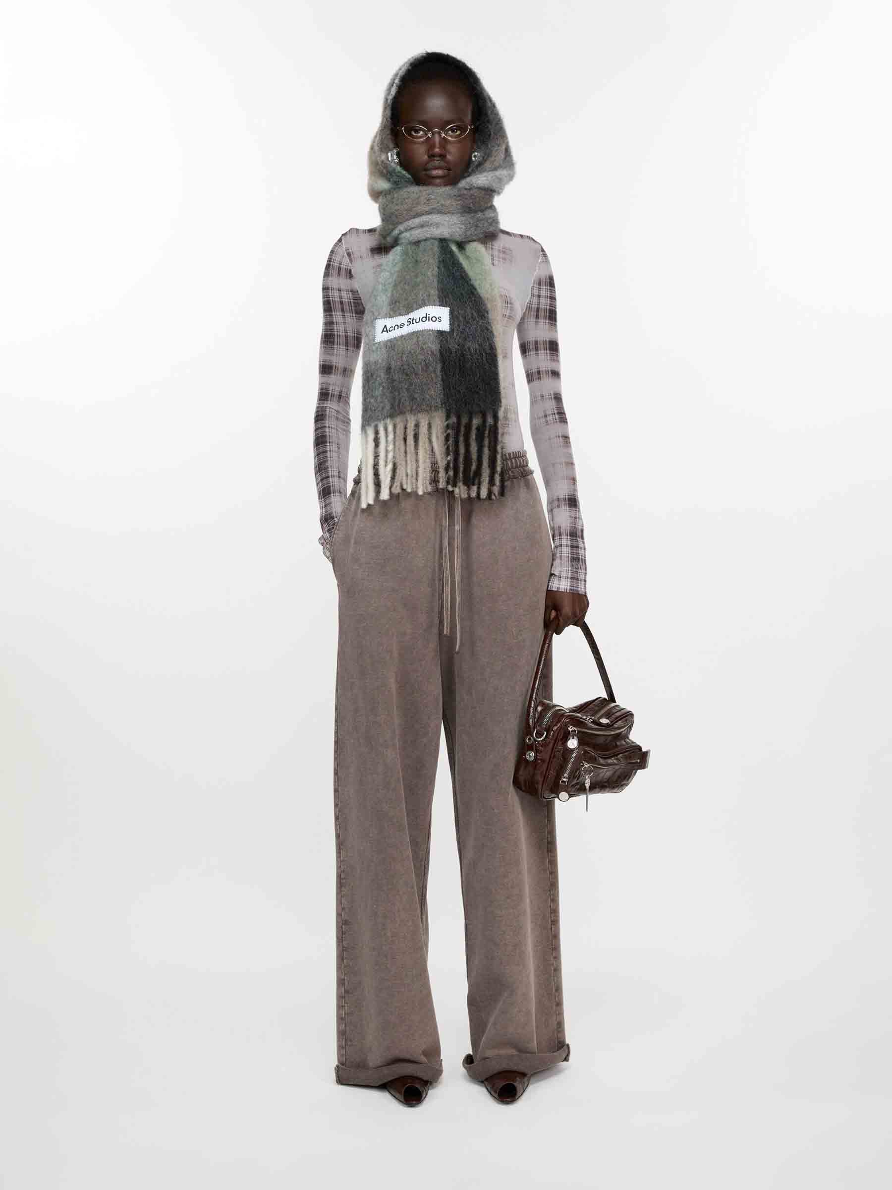 Acne Studios Mujer Barcelona Bufanda Bicolor Alpaca color Multicolor sku 630-001484 04 - Foto 2