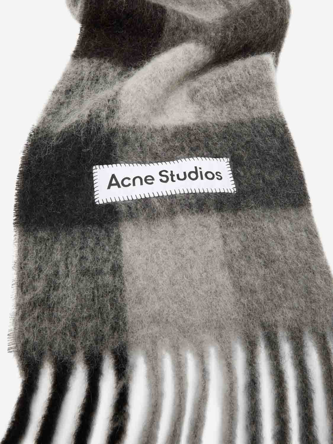 Acne Studios Mujer Barcelona Bufanda Bicolor Alpaca color Gris Claro sku 630-001484 05 - Foto 2