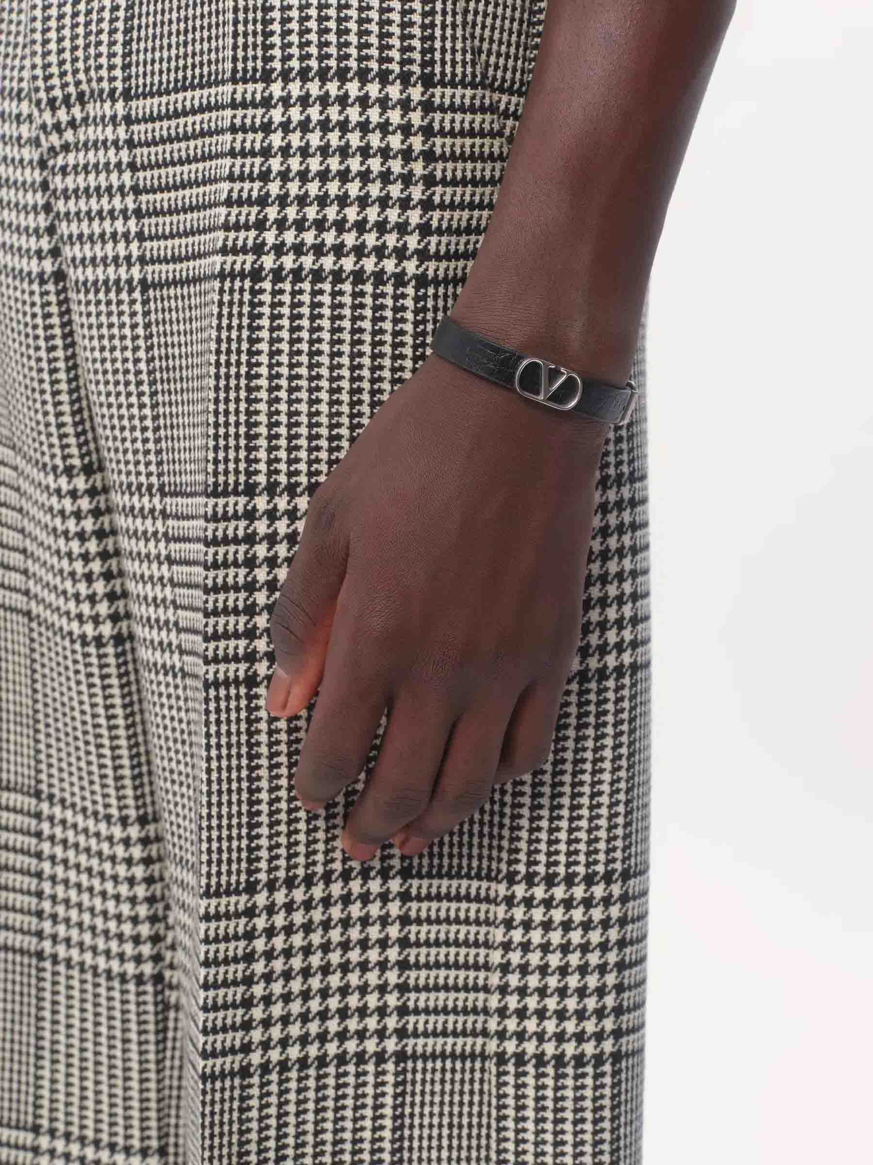 Valentino Garavani Hombre Barcelona Brazalete Vlogo Cuero color Negro sku 682-000868 01 - Foto 2