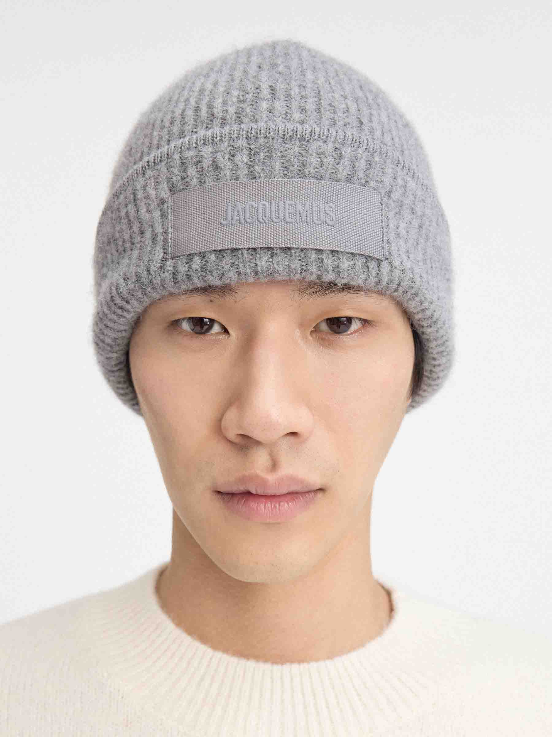 Jacquemus Hombre Barcelona Gorro Gros Grain color Gris sku 689-000006 02 - Foto 2