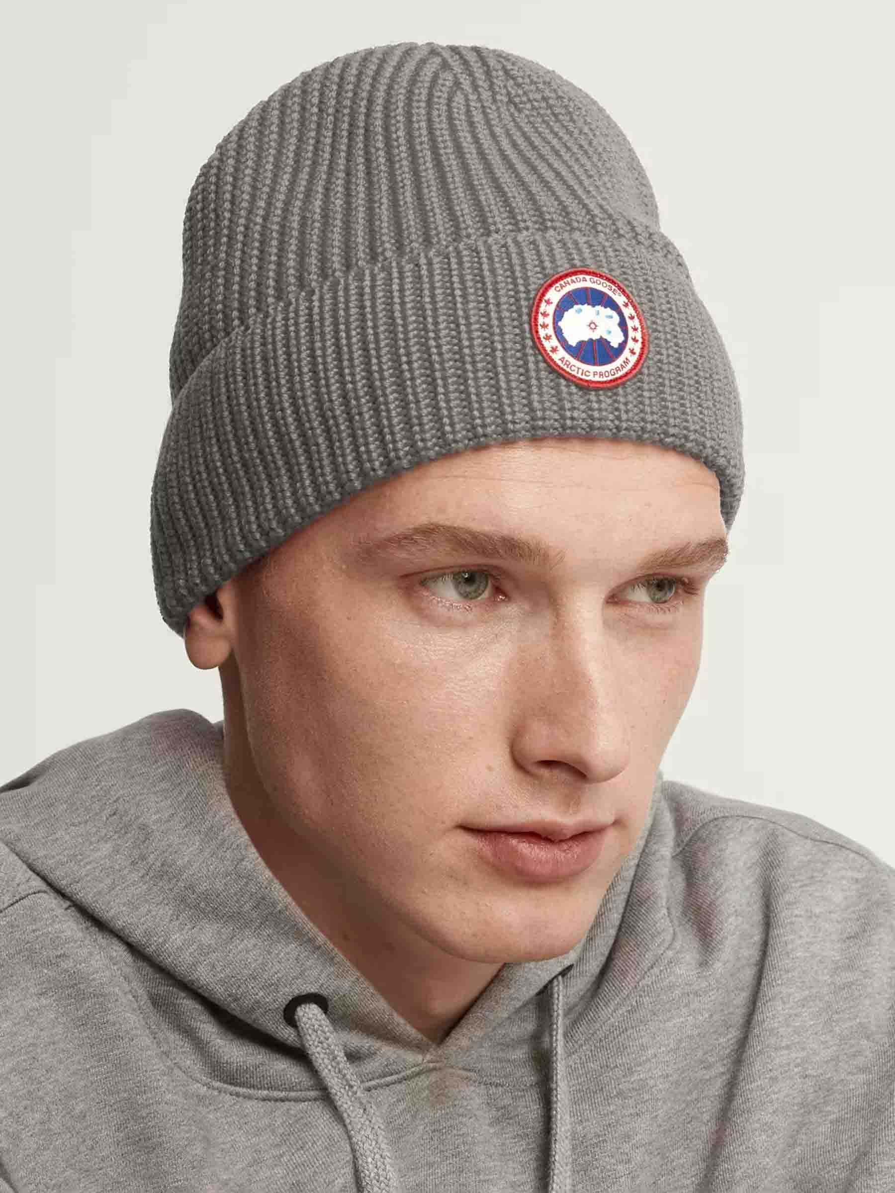 Canada Goose Hombre Barcelona Gorro Rib Toque color Gris sku 689-000026 01 - Foto 2