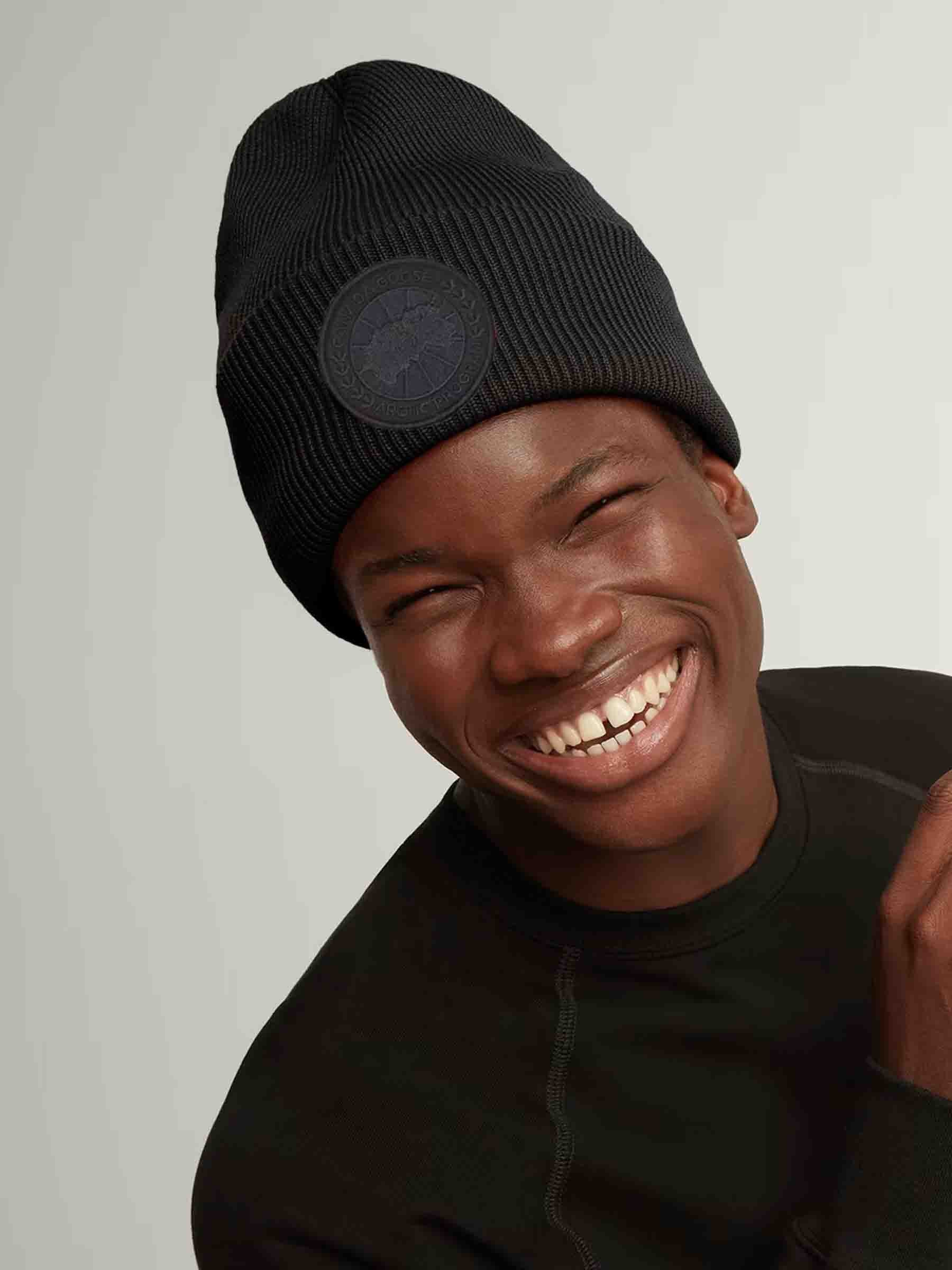 Canada Goose Hombre Barcelona Gorro Arctic Toque color Negro sku 689-000027 02 - Foto 2