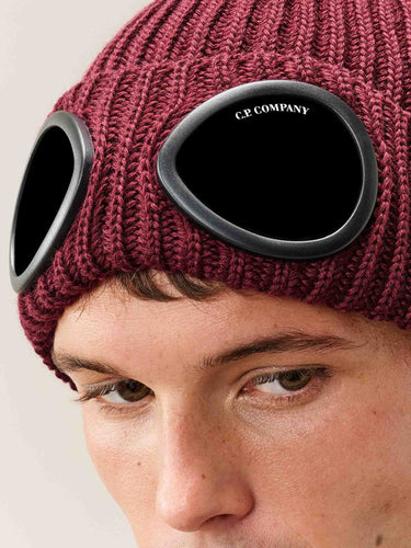 C.P. Company Hombre Barcelona Gorro Lana Canalé color Burdeos sku 689-000058 01 - Foto 4