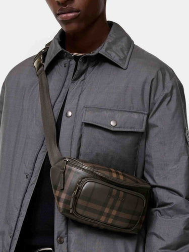 Burberry Hombre Barcelona Riñonera City Check color Marrón Oscuro sku 690-000144 01 - Foto 2
