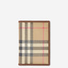 Burberry Hombre Barcelona Funda Pasaporte Check color Beige sku 691-001591 01 - Foto 1
