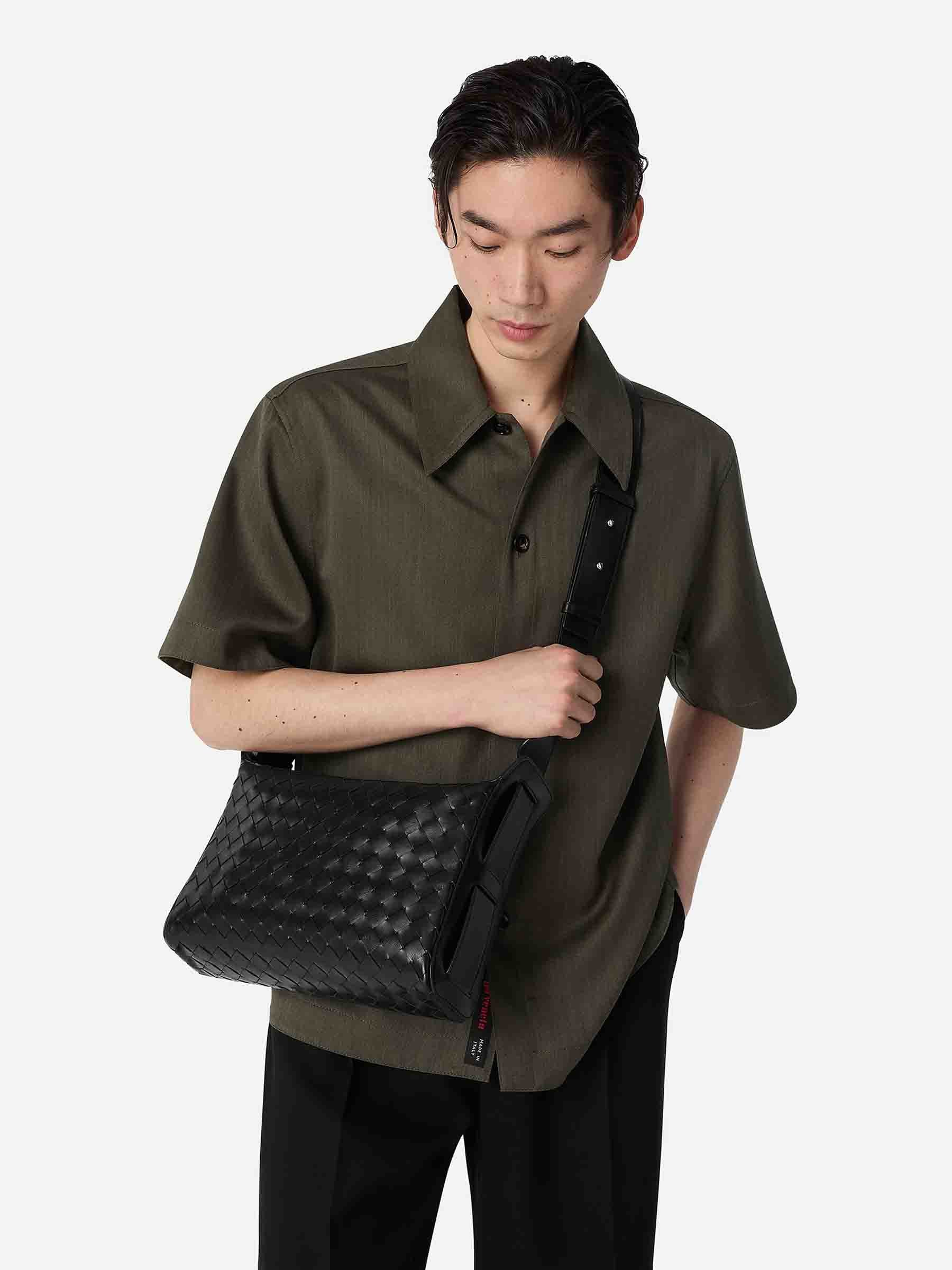 Bottega Veneta Hombre Barcelona Bandolera Intrecciato Tribeca color Negro sku 692-001996 01 - Foto 2