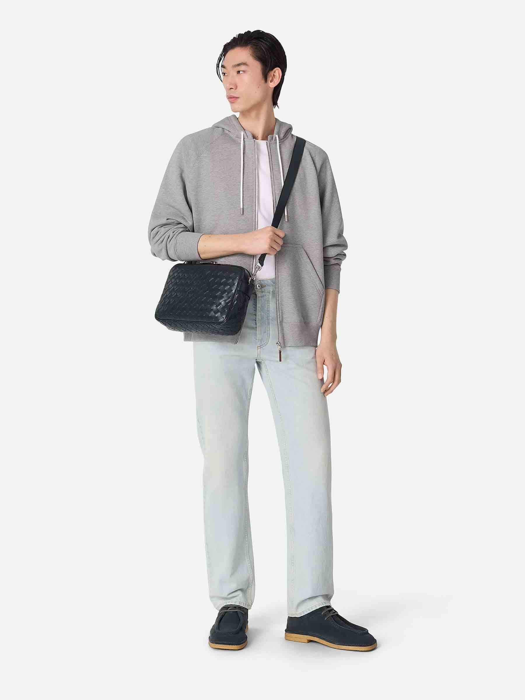 Bottega Veneta Hombre Barcelona Bolso Intrecciato Camera Bag color Gris Antracita sku 692-001998 01 - Foto 2