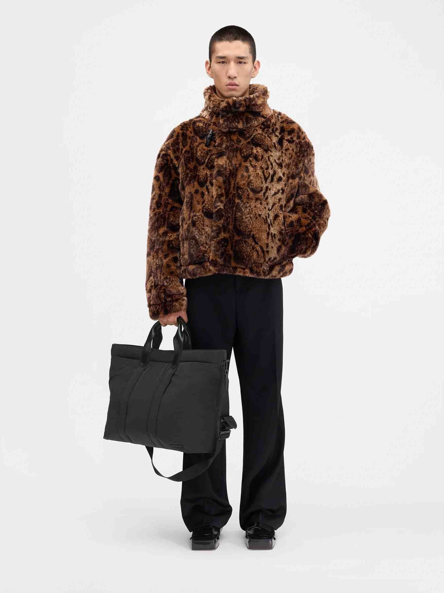 Jacquemus Hombre Barcelona Bolso Tote Le Bambino color Negro sku 692-002008 01 - Foto 2