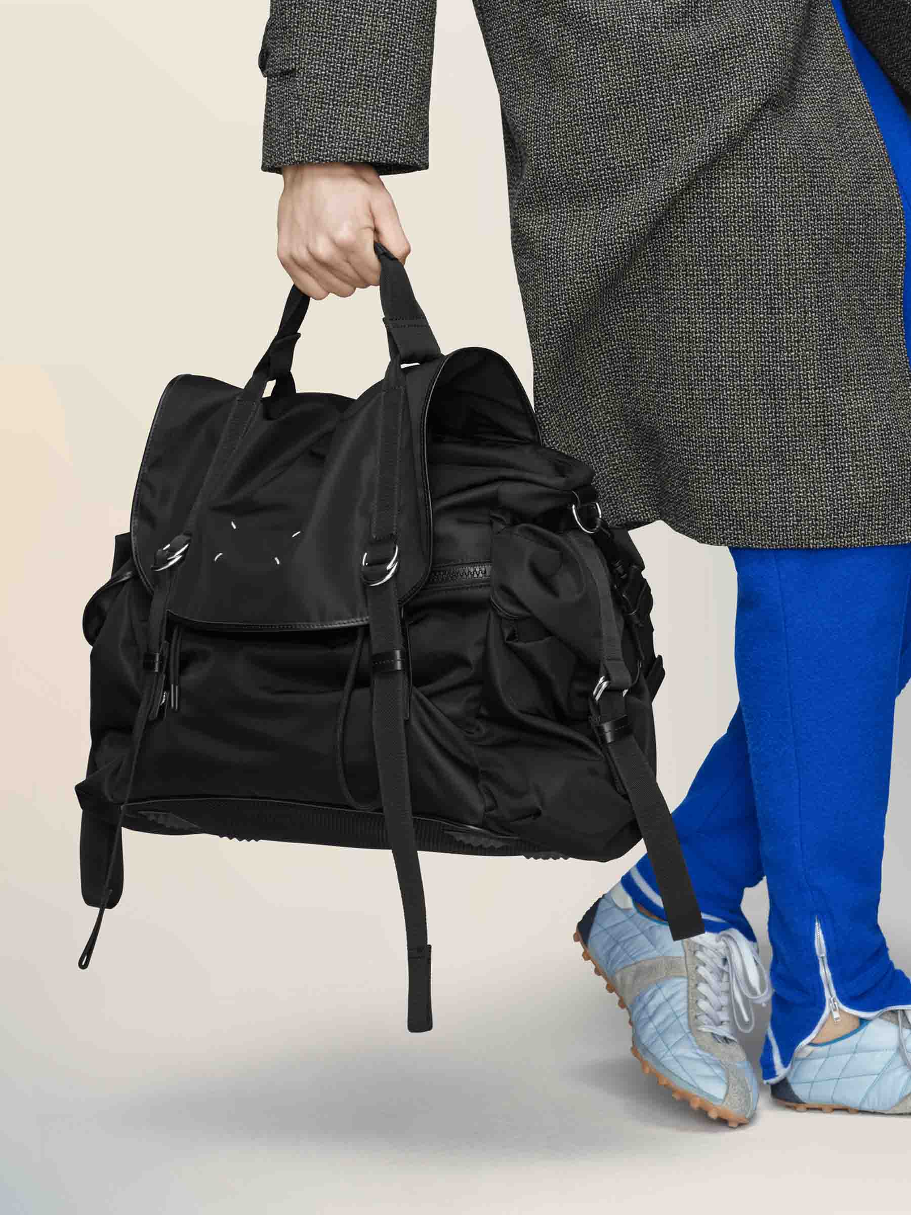 Maison Margiela Hombre Barcelona Bolsa High Tech color Negro sku 692-002050 01 - Foto 2