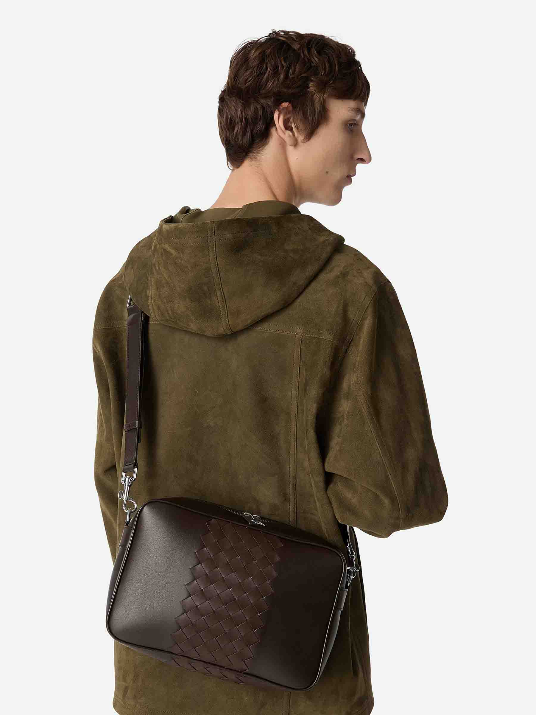 Bottega Veneta Hombre Barcelona Bandolera Intrecciato Camera Bag color Marrón Oscuro sku 692-002066 01 - Foto 2