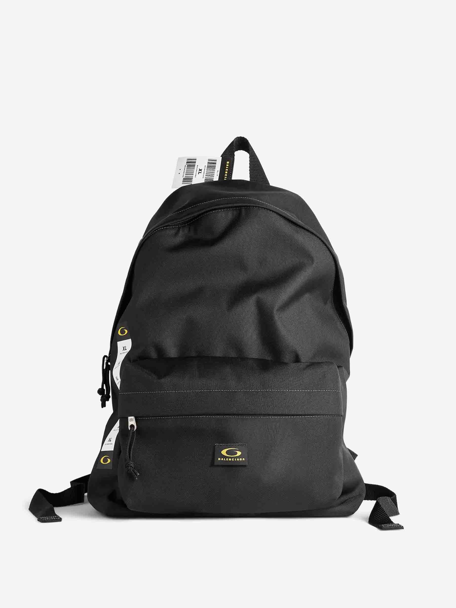 Balenciaga – Monogram BB Leather Backpack Hombre 692-001867 01