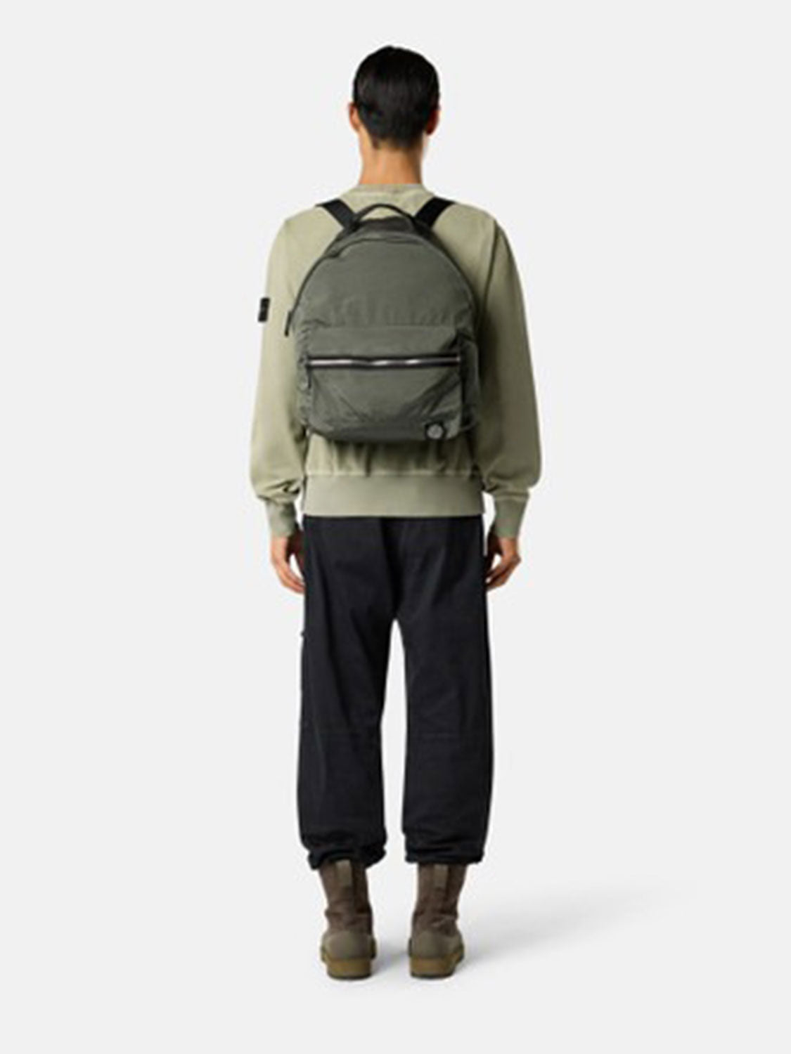 Stone Island Hombre Barcelona Mochila con bolsillo delantero color Verde Oscuro sku 693-000077 02 - Foto 2