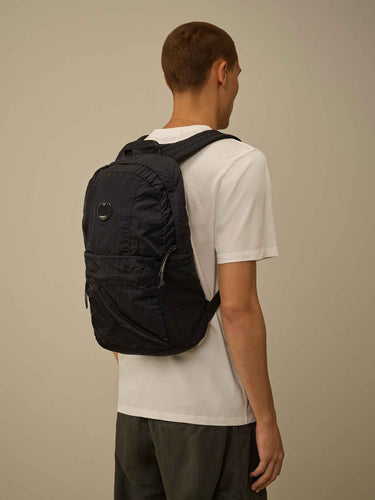 C.P. Company Hombre Barcelona Mochila Nylon B Lens color Azul Noche sku 693-000084 01 - Foto 2