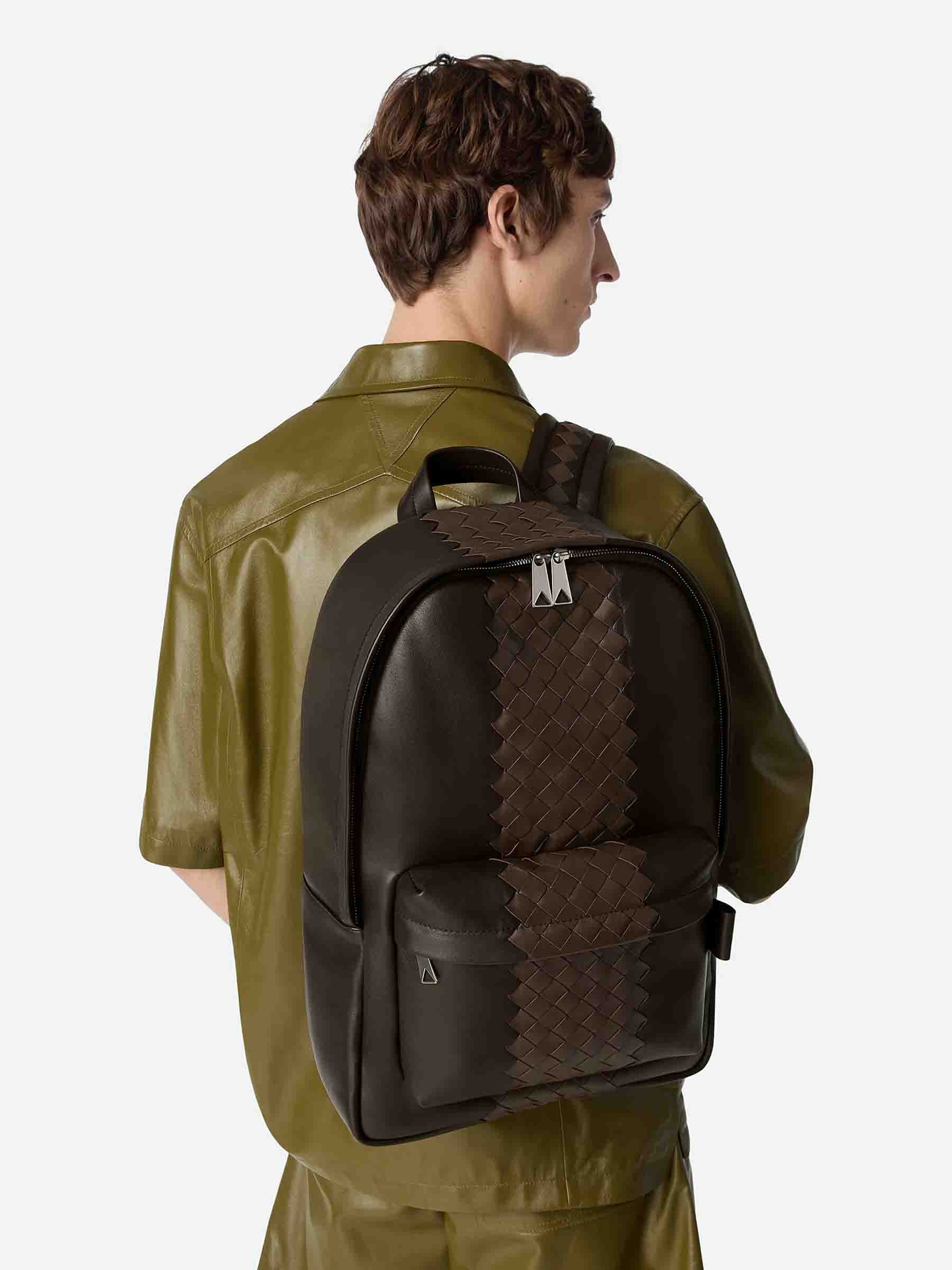Bottega Veneta Hombre Barcelona Mochila Intrecciato color Marrón Oscuro sku 693-000089 01 - Foto 2