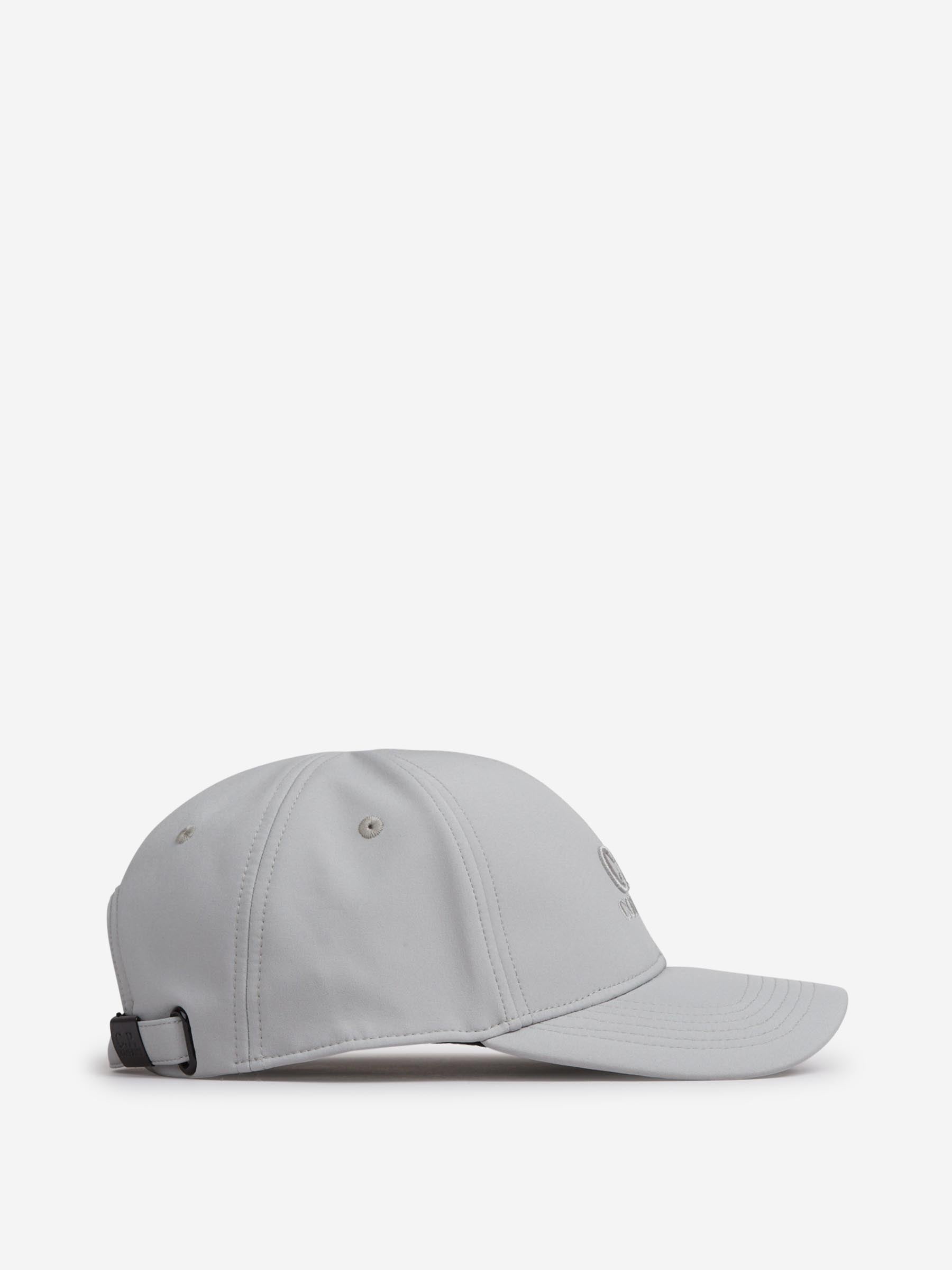 C.P. Company Hombre Barcelona Gorra Logo Gabardina color Taupe sku 695-001882 01 - Foto 2