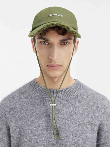 Jacquemus Hombre Barcelona Gorra Artichaut color Verde Militar sku 695-001955 02 - Foto 2